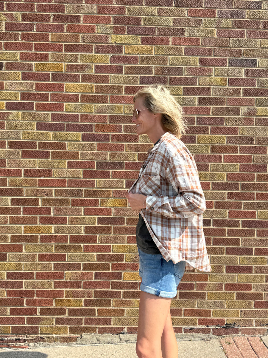Round Hem Plaid Button Down Shirt w/Front Pocket