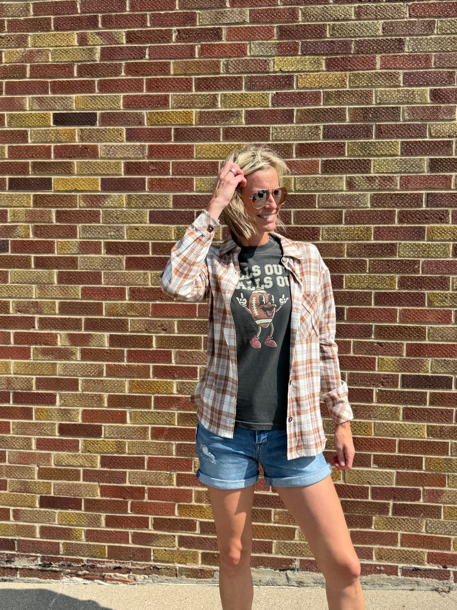 Round Hem Plaid Button Down Shirt w/Front Pocket