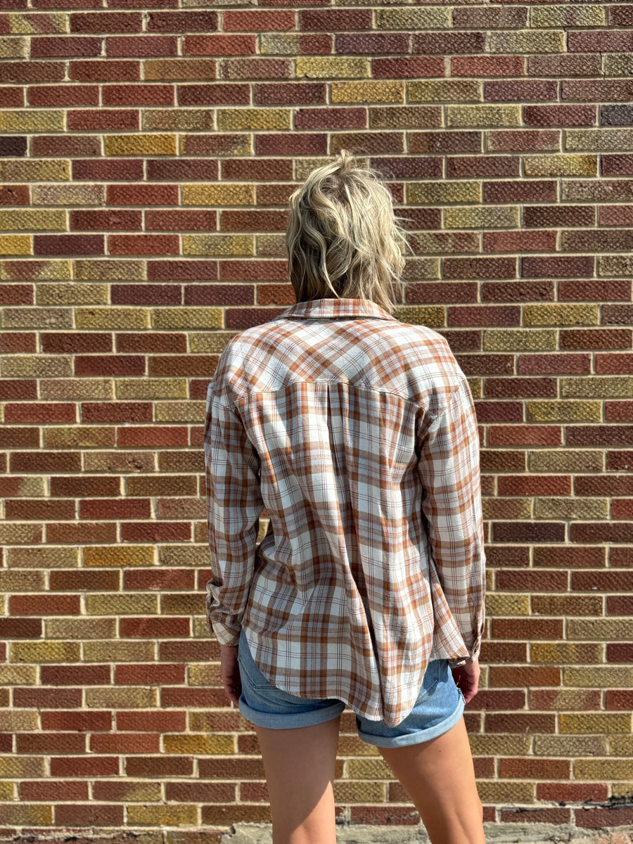Round Hem Plaid Button Down Shirt w/Front Pocket