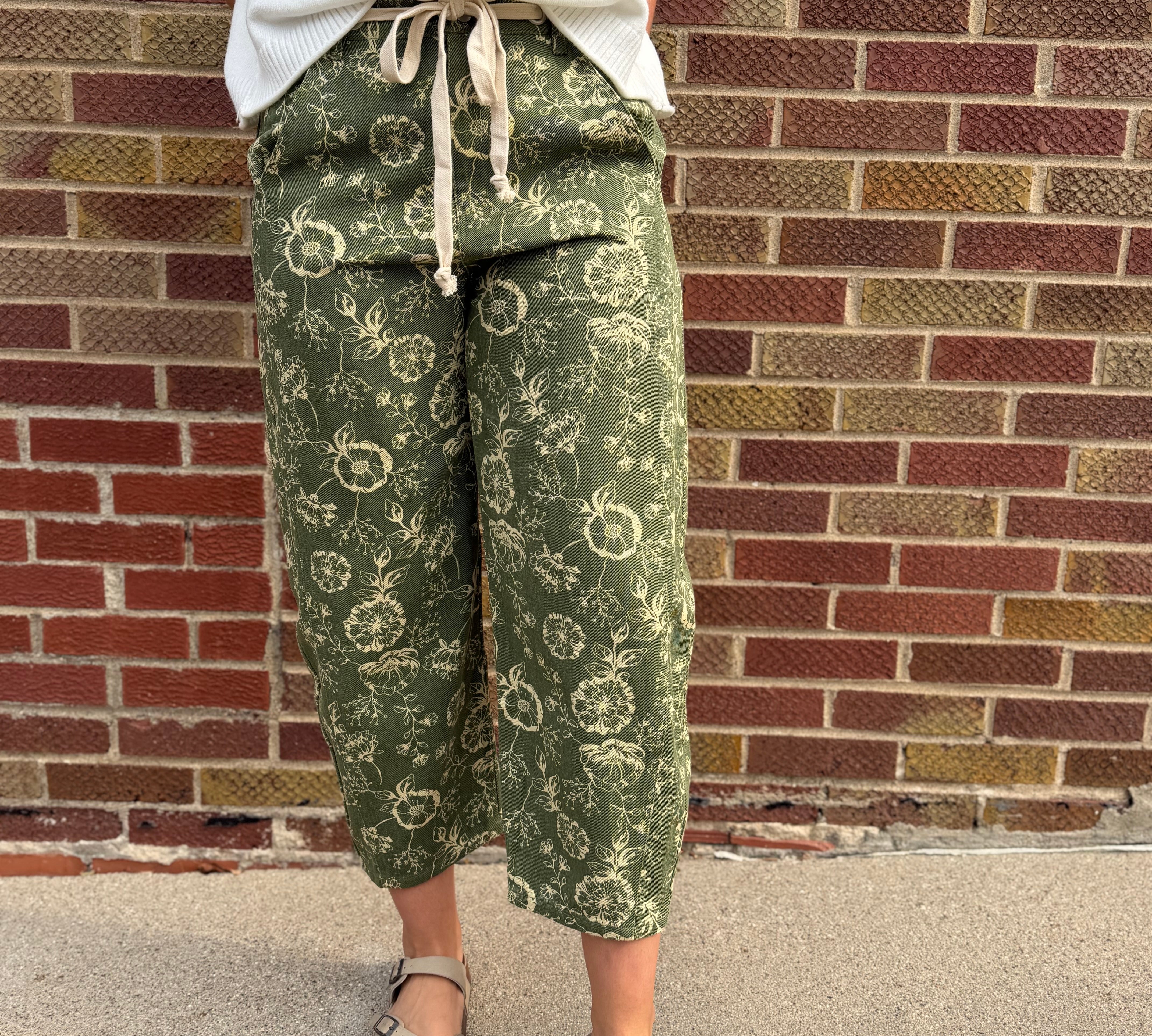 Floral Printed Cropped Straight Pant
