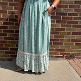 Floral Print Maxi Dress w/Flutter Sleeve