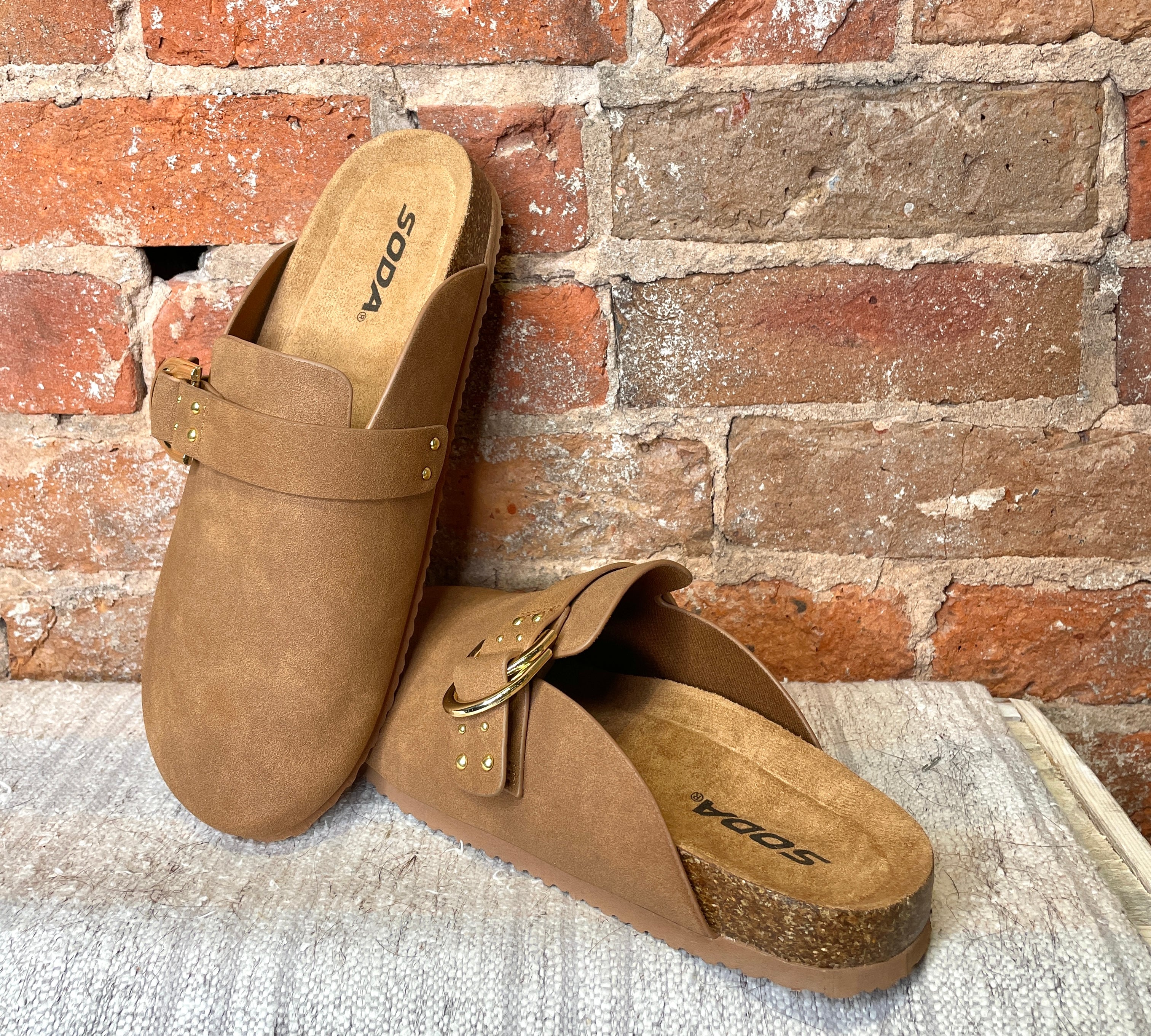 Tration Round Buckle Clog