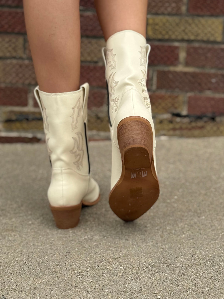 Nelly Pointed Toe Ankle Booties