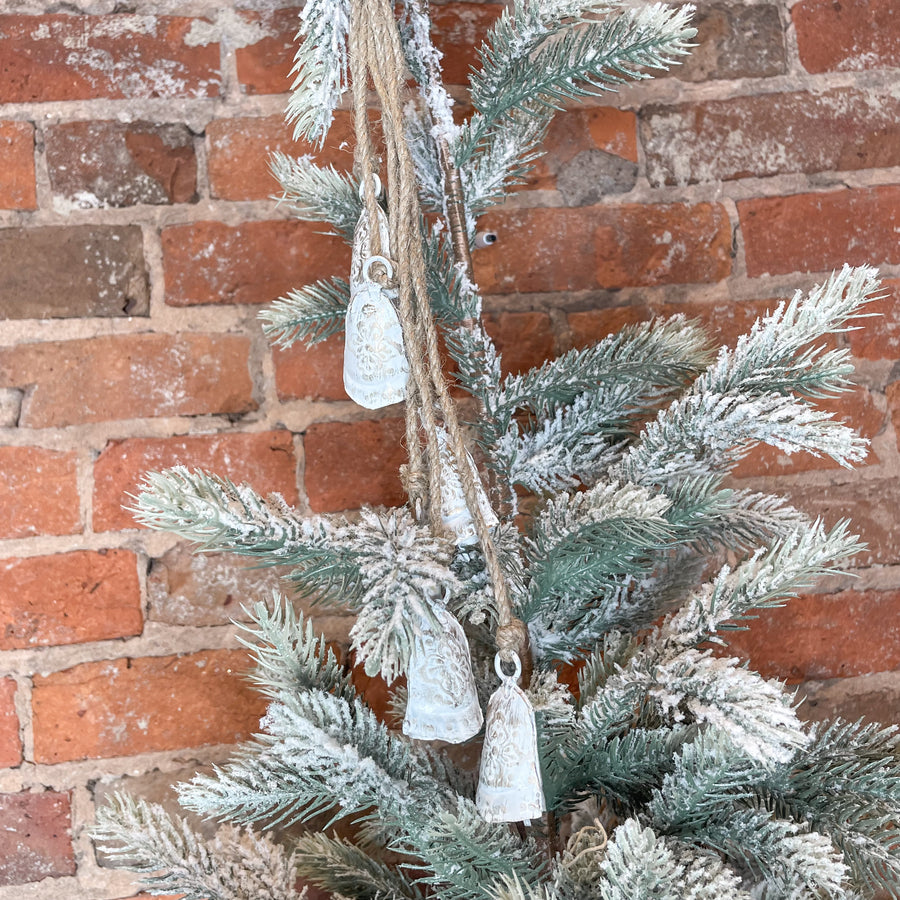 Antique White Balsam Bell & Jute Rope Cluster 12”