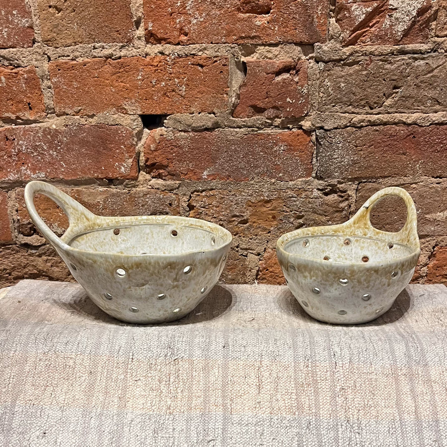 Stoneware Colander w/Handle