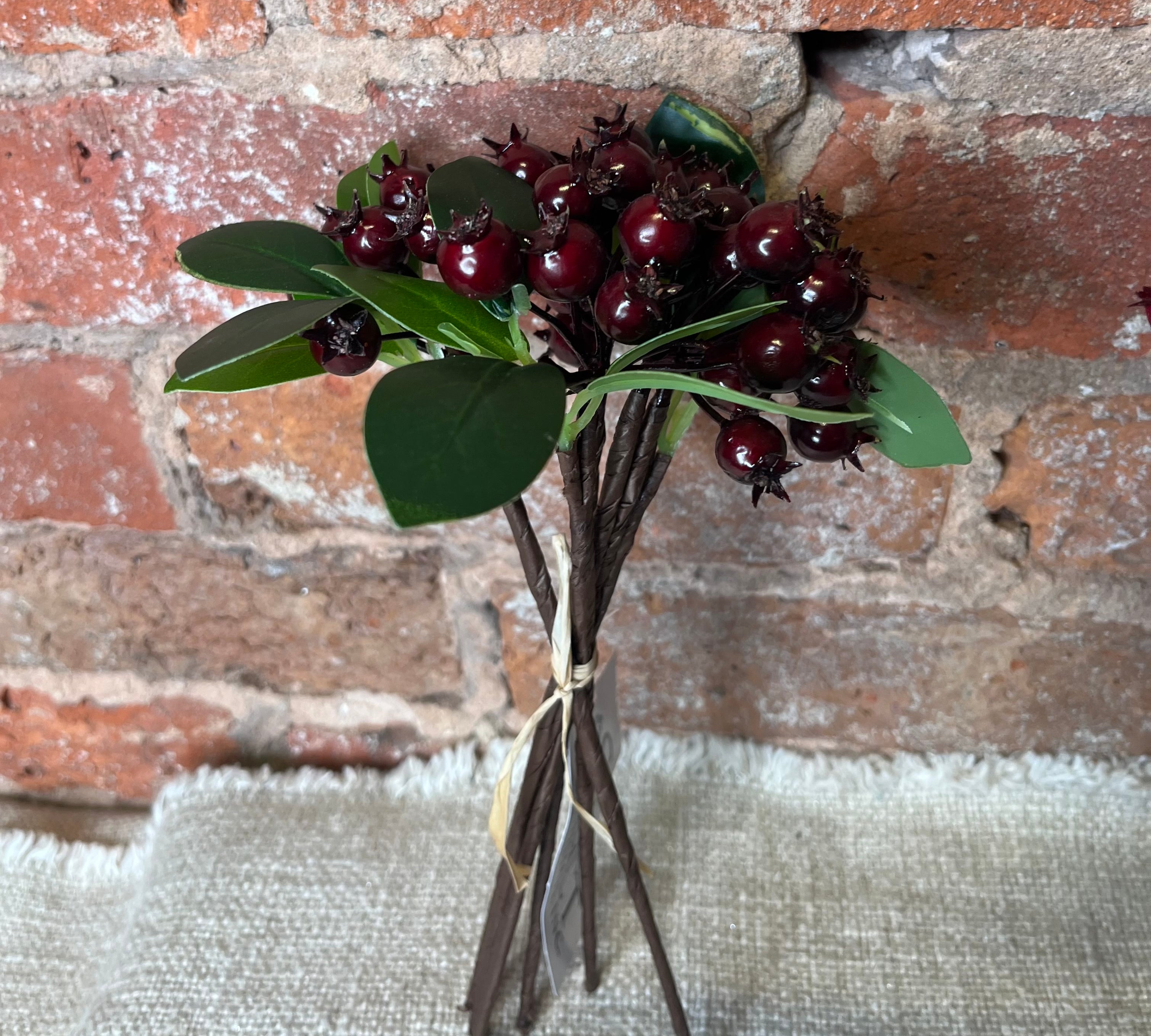 Currant Berry Bundle w/ Green Leaves 8”
