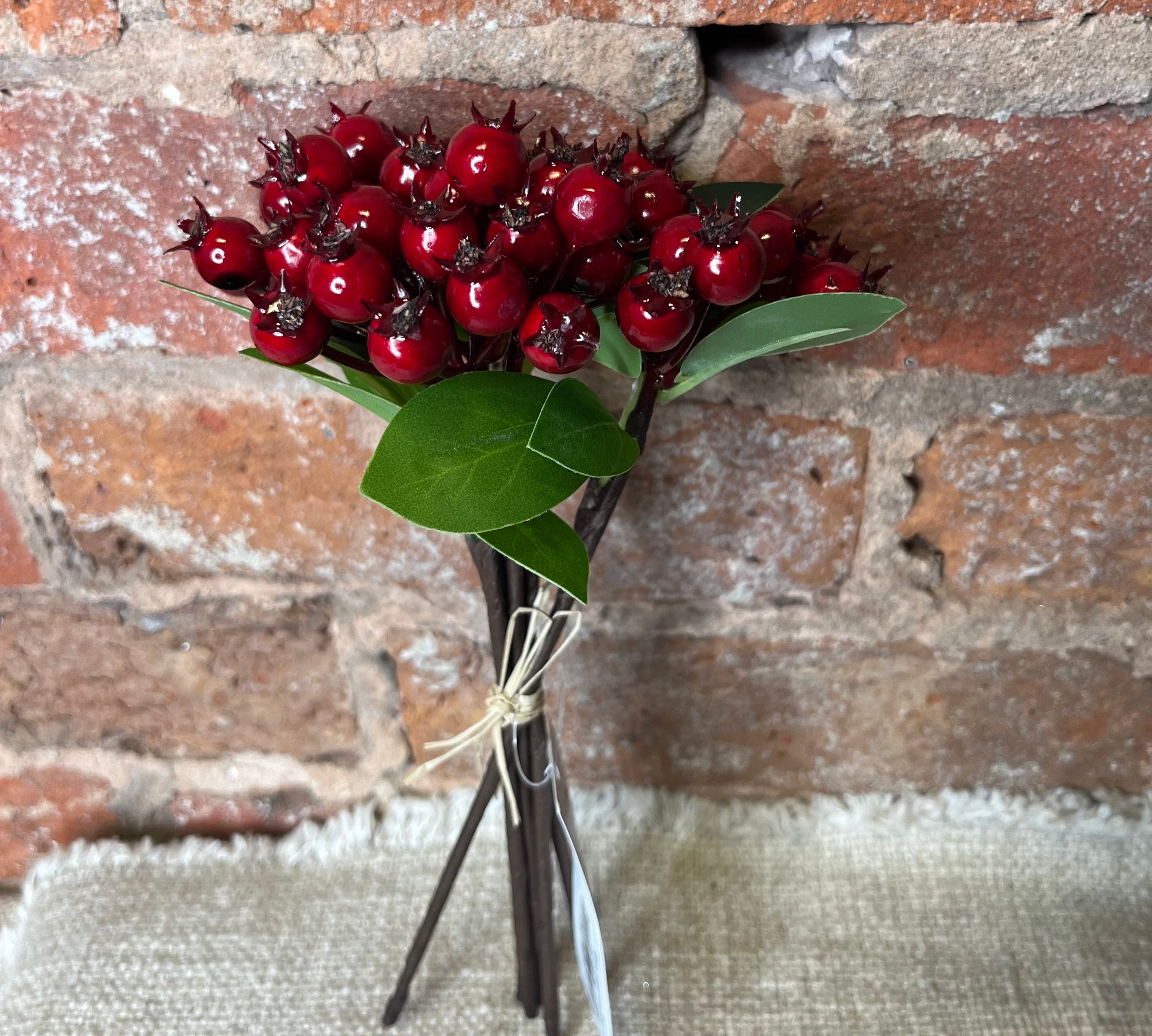Currant Berry Bundle w/ Green Leaves 8”