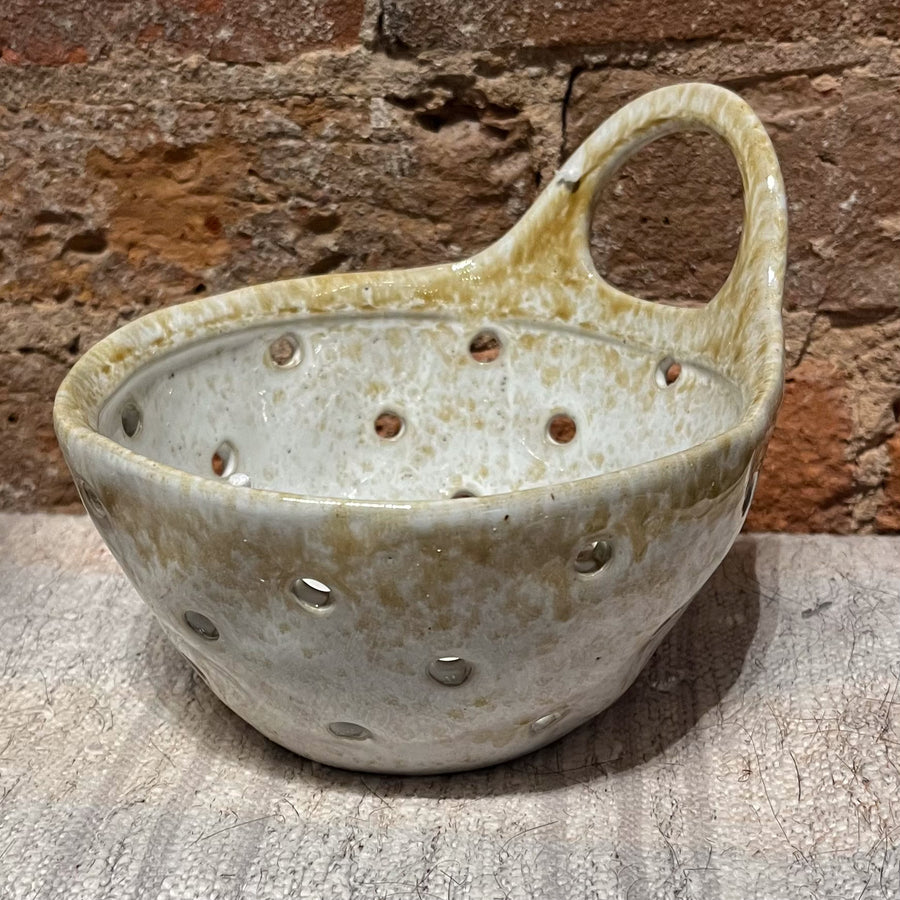 Stoneware Colander w/Handle