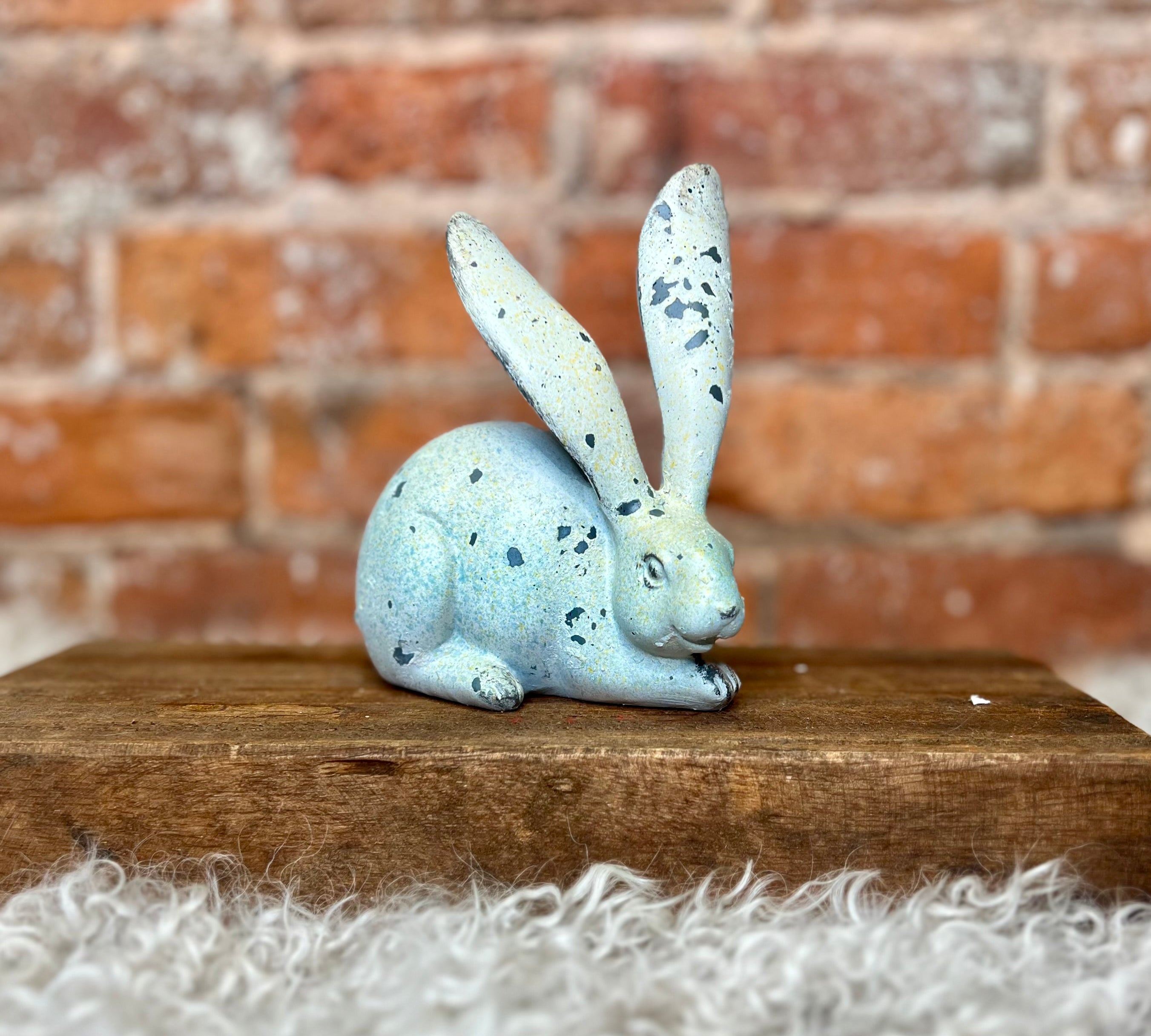 Resin/Stone Blue Tone Rabbit