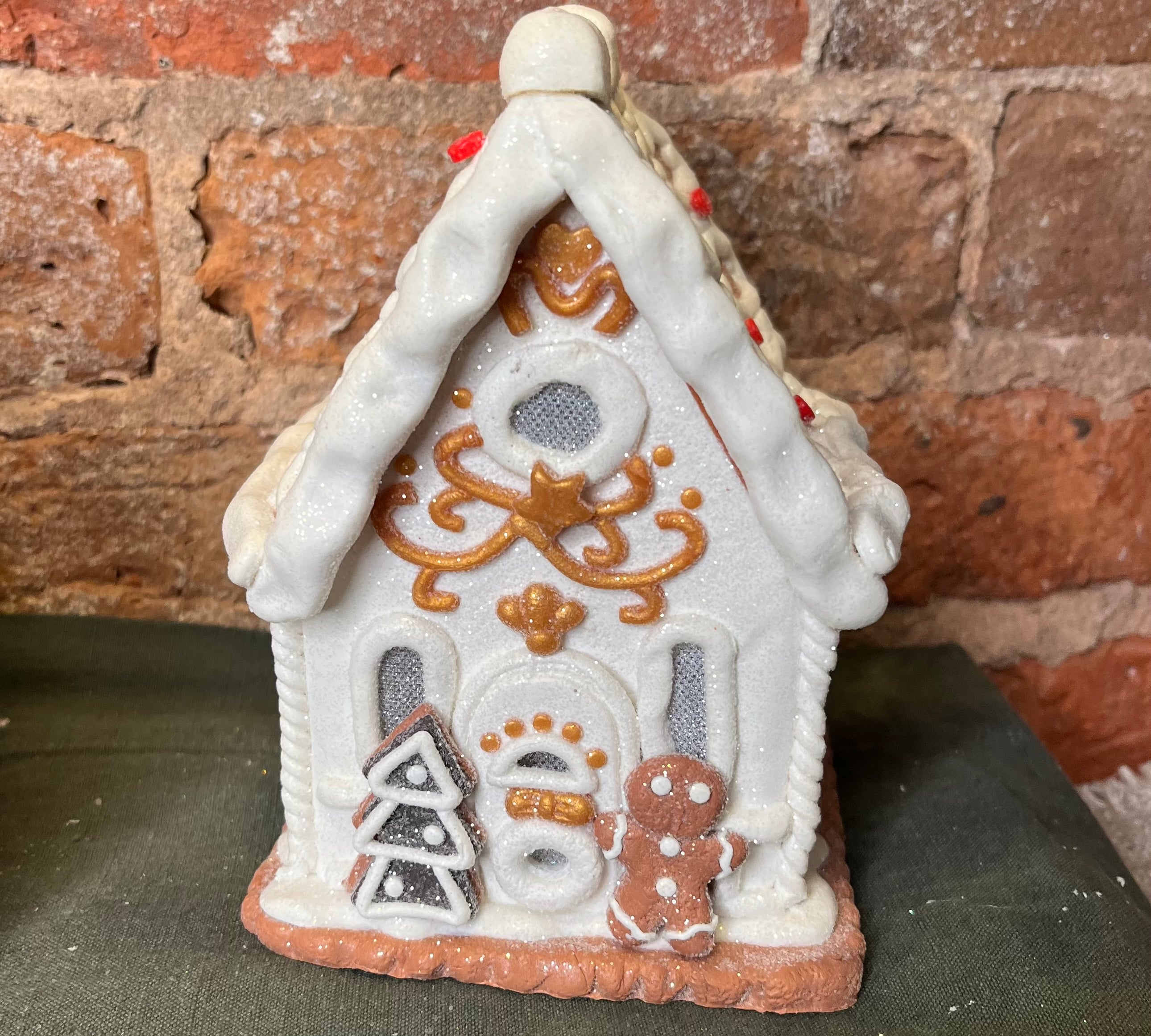 Lighted Gingerbread House w/Snowman & Reindeer 6"