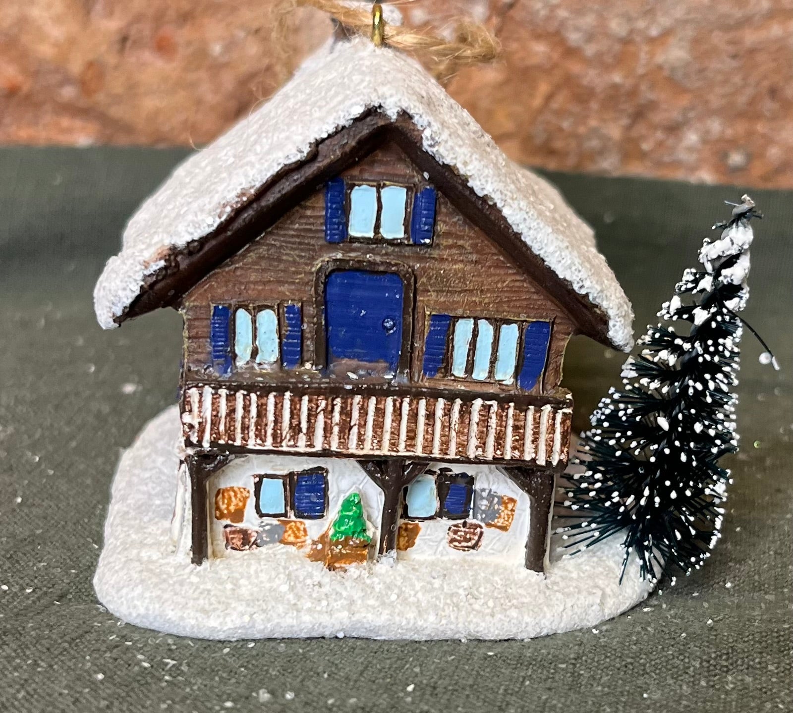 Resin House w/ Snow & Tree Orn 2.5”