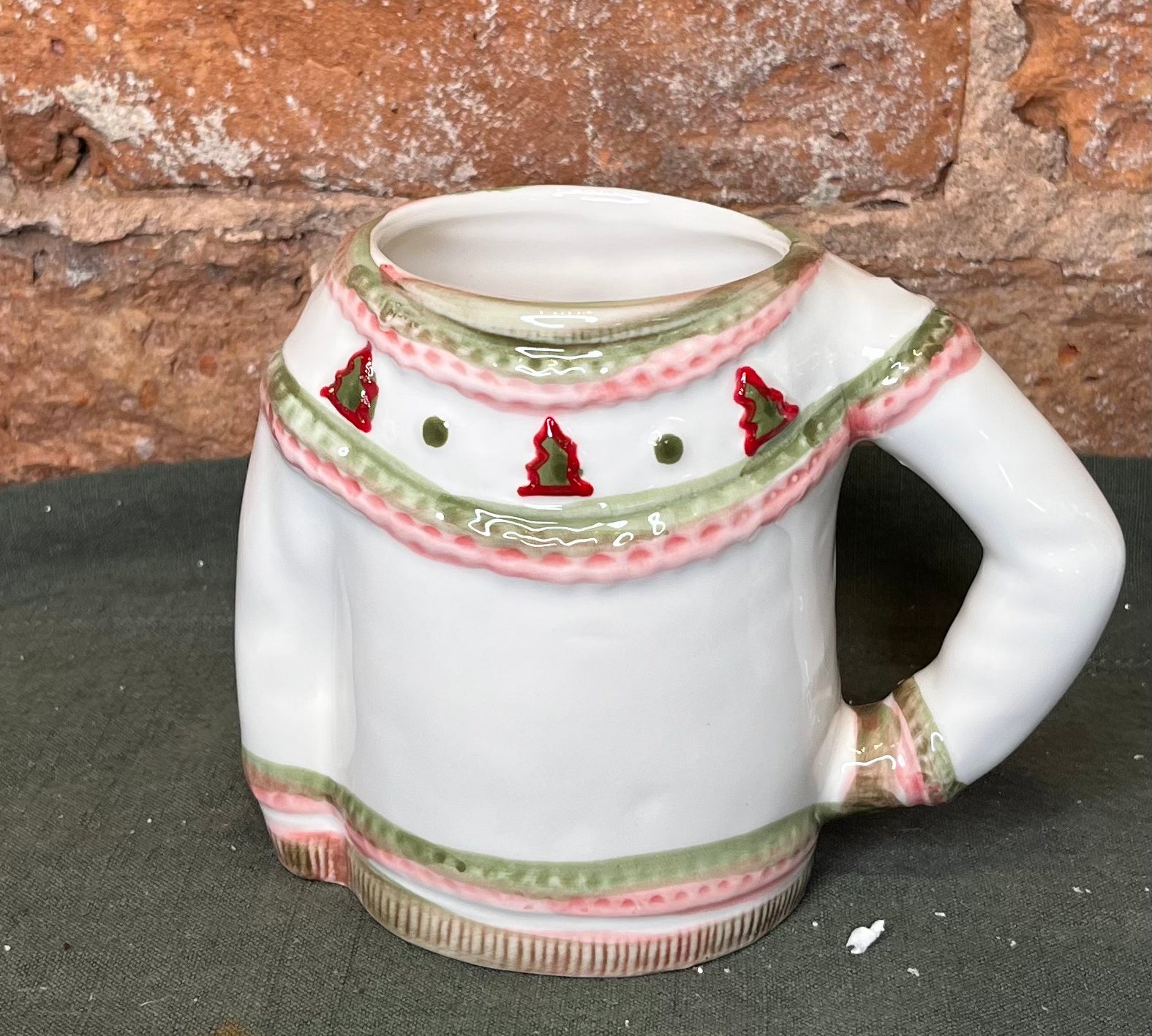 Stoneware Vintage Sweater Mug w/ Arm Handle 14oz