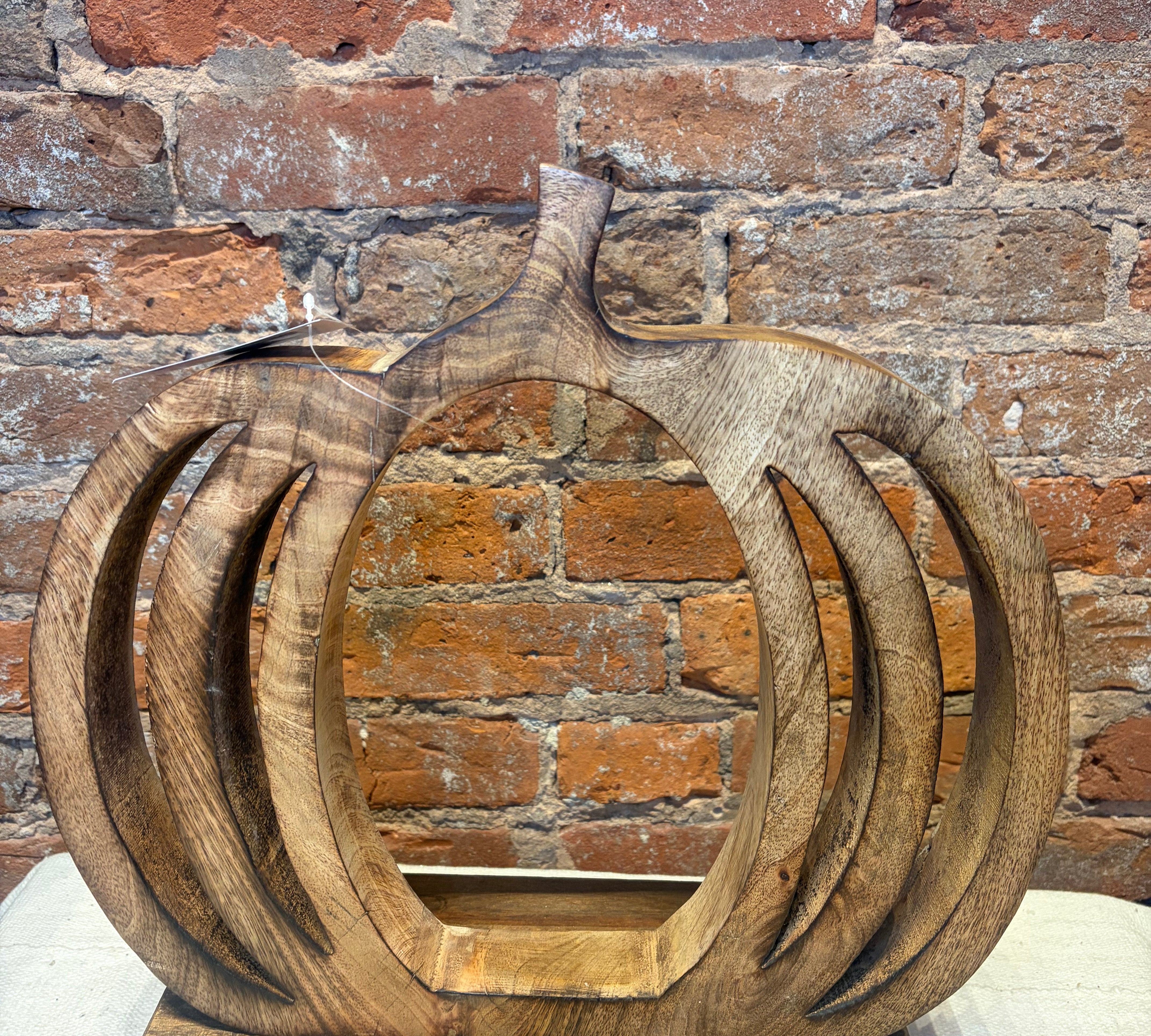 Mango Open Pumpkin Frame
