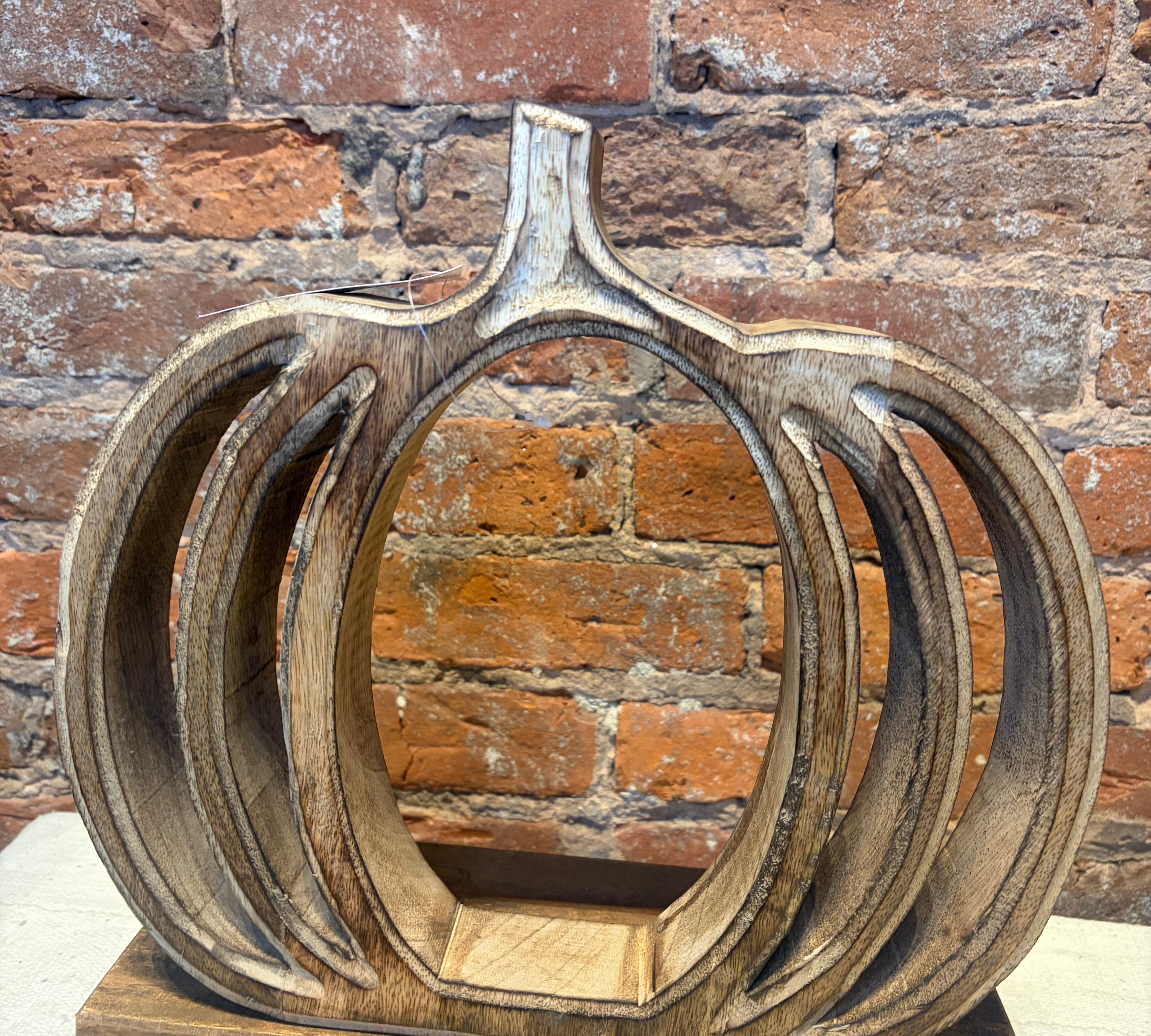 Mango Open Pumpkin Frame