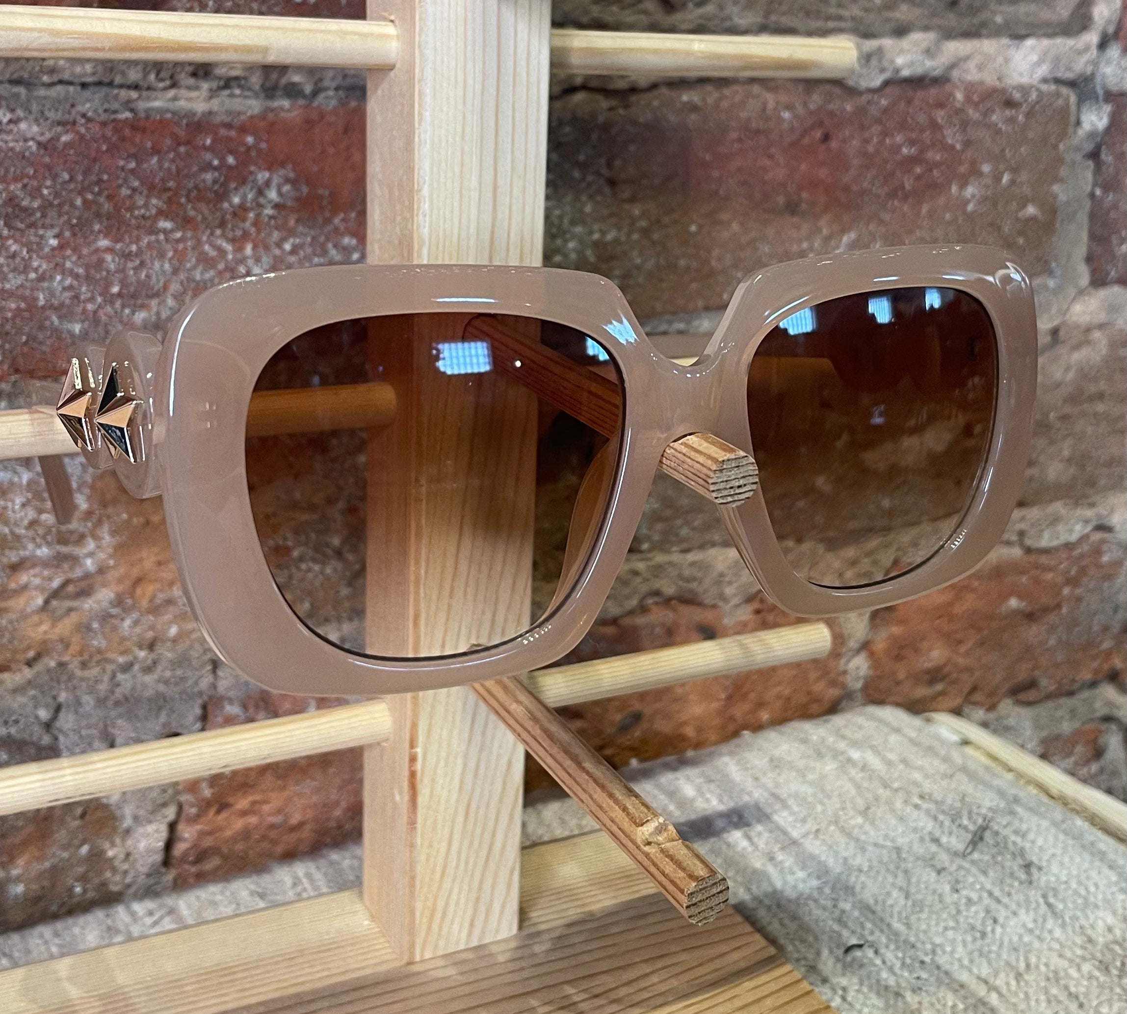 Thick Frame Sunglasses w/Star Detail