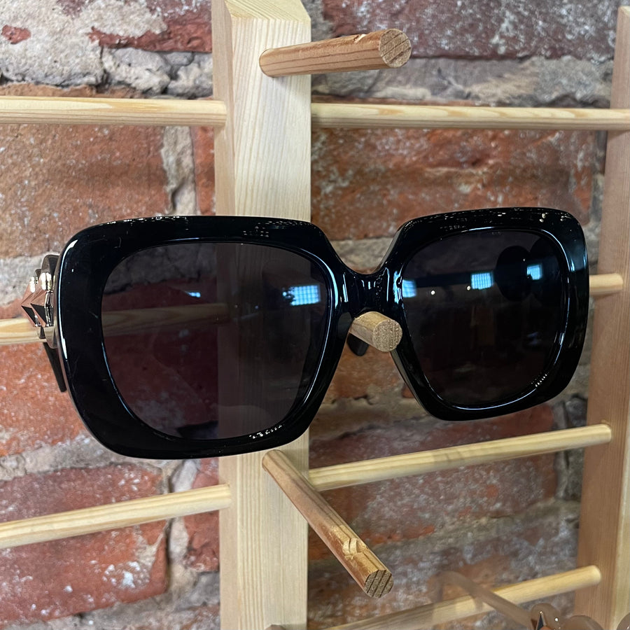 Thick Frame Sunglasses w/Star Detail