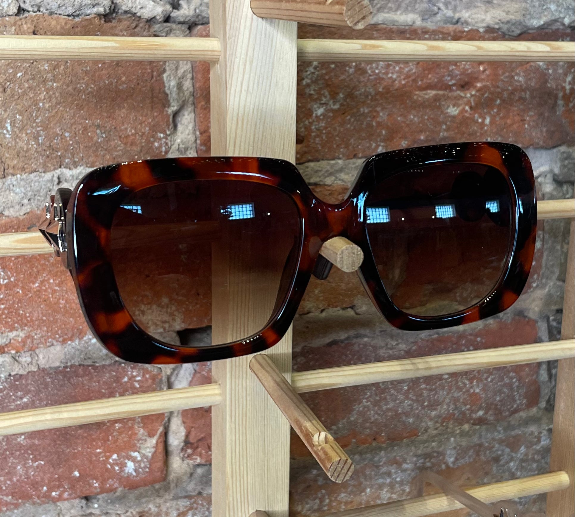 Thick Frame Sunglasses w/Star Detail