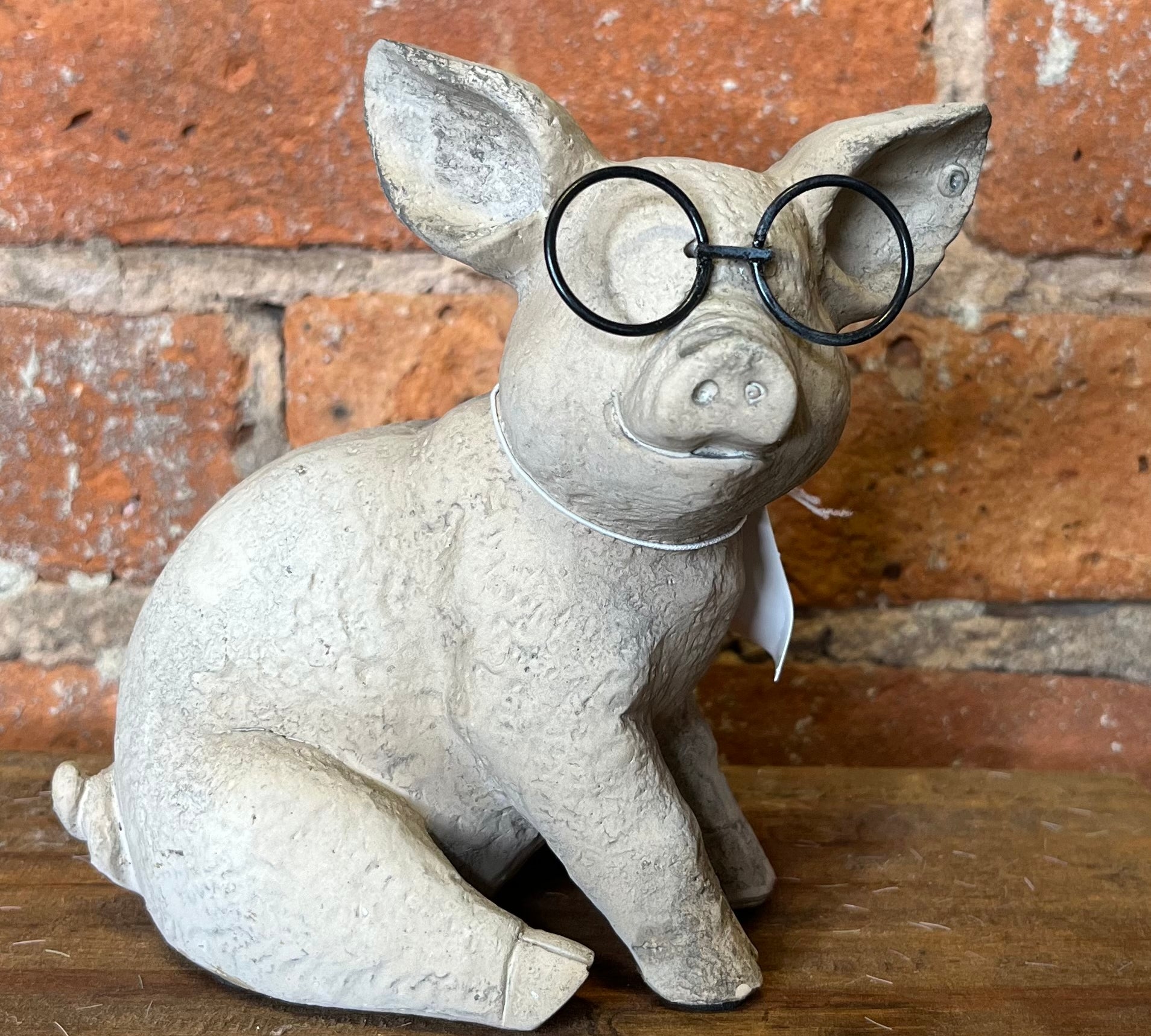Resin Pig w/Metal Glasses 6.5"