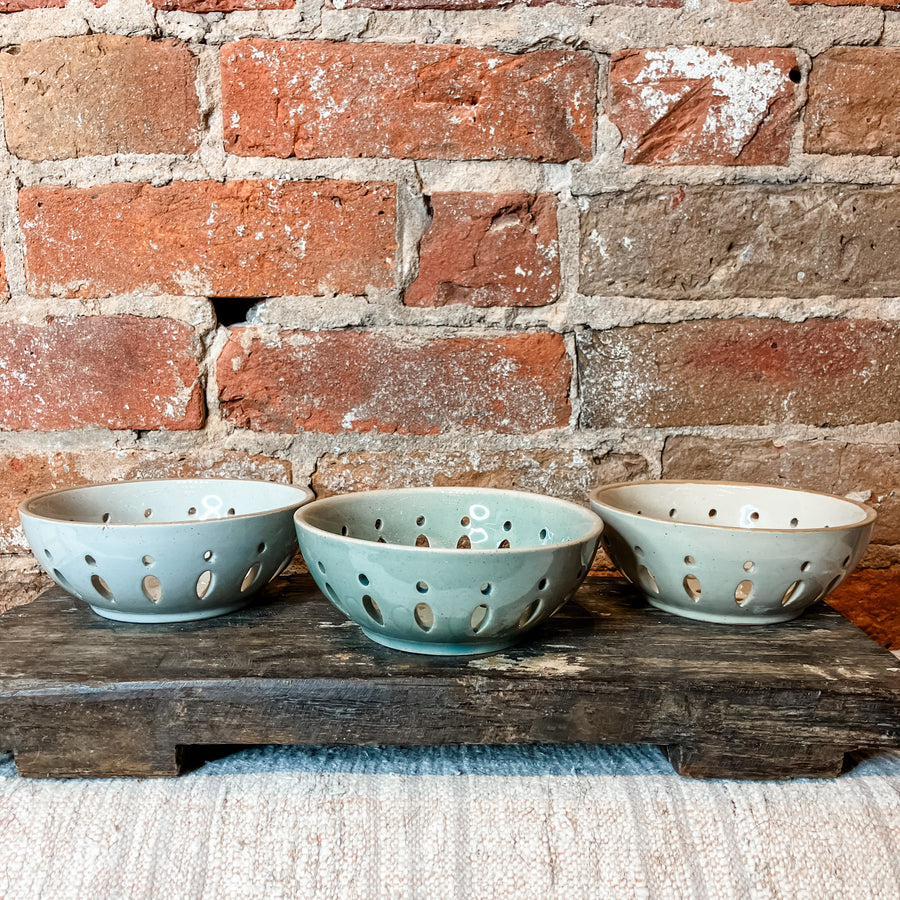 Stoneware Berry Bowl 5"x2"