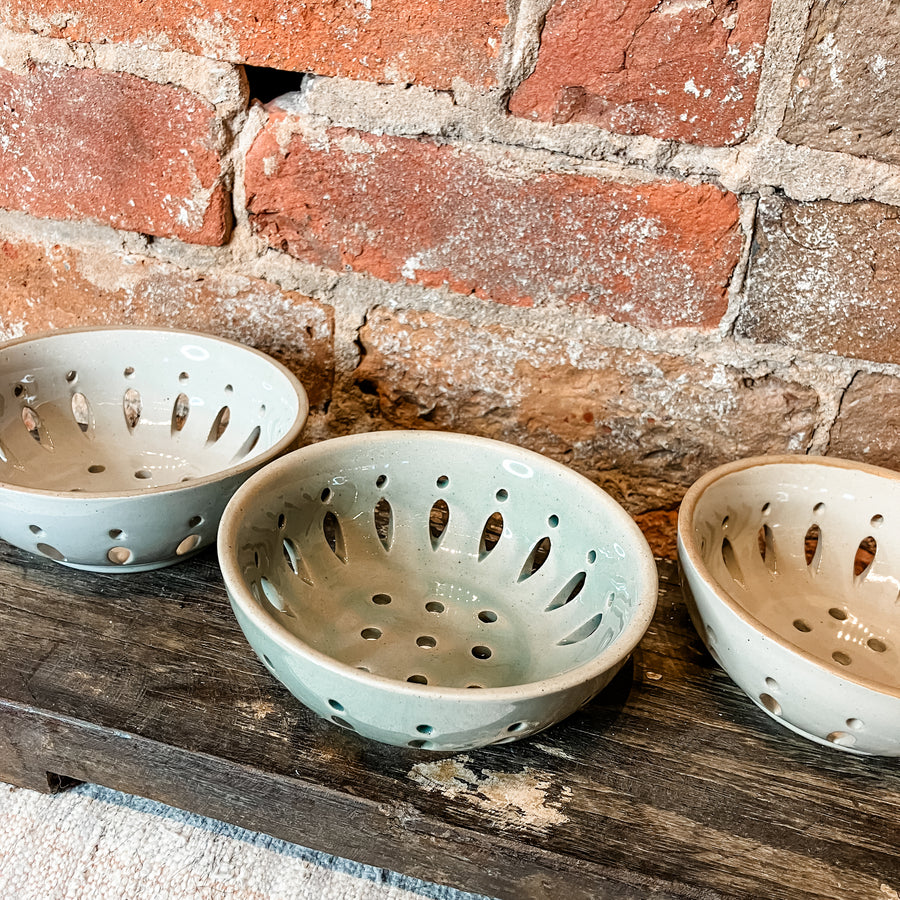 Stoneware Berry Bowl 5"x2"