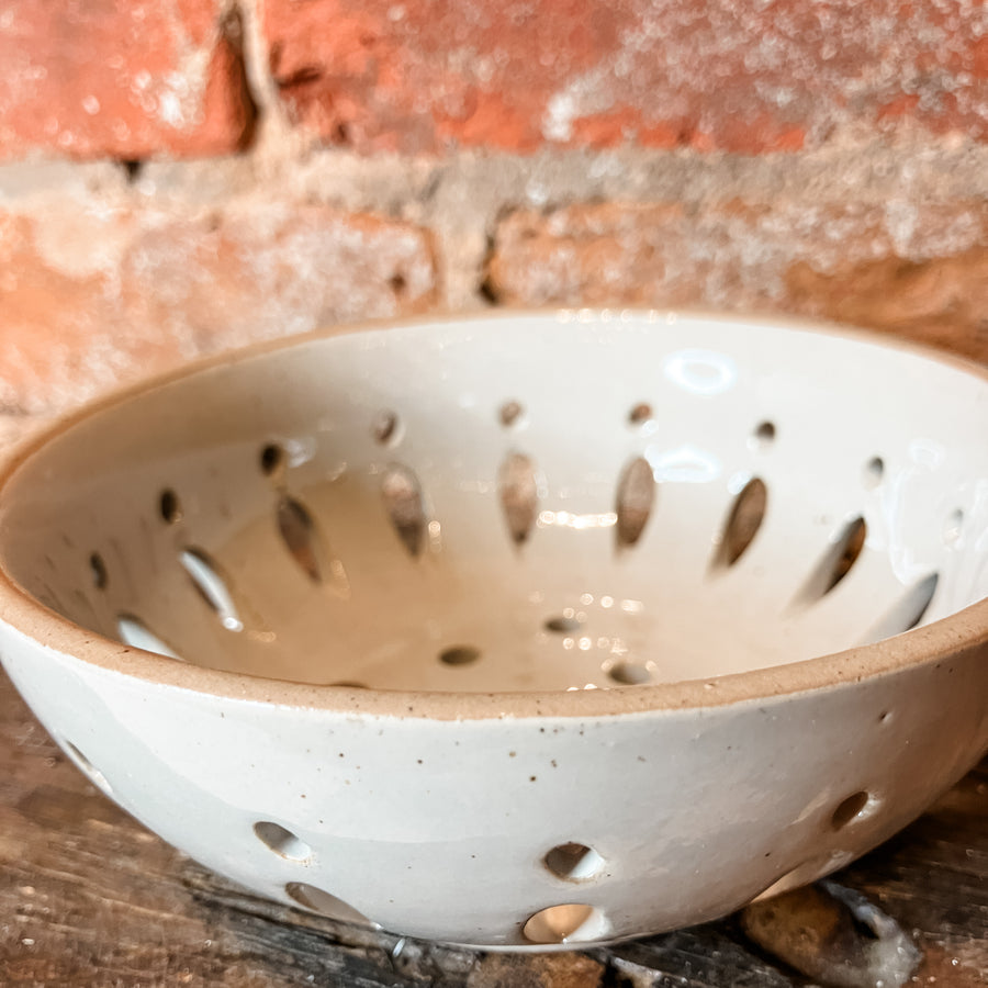 Stoneware Berry Bowl 5"x2"