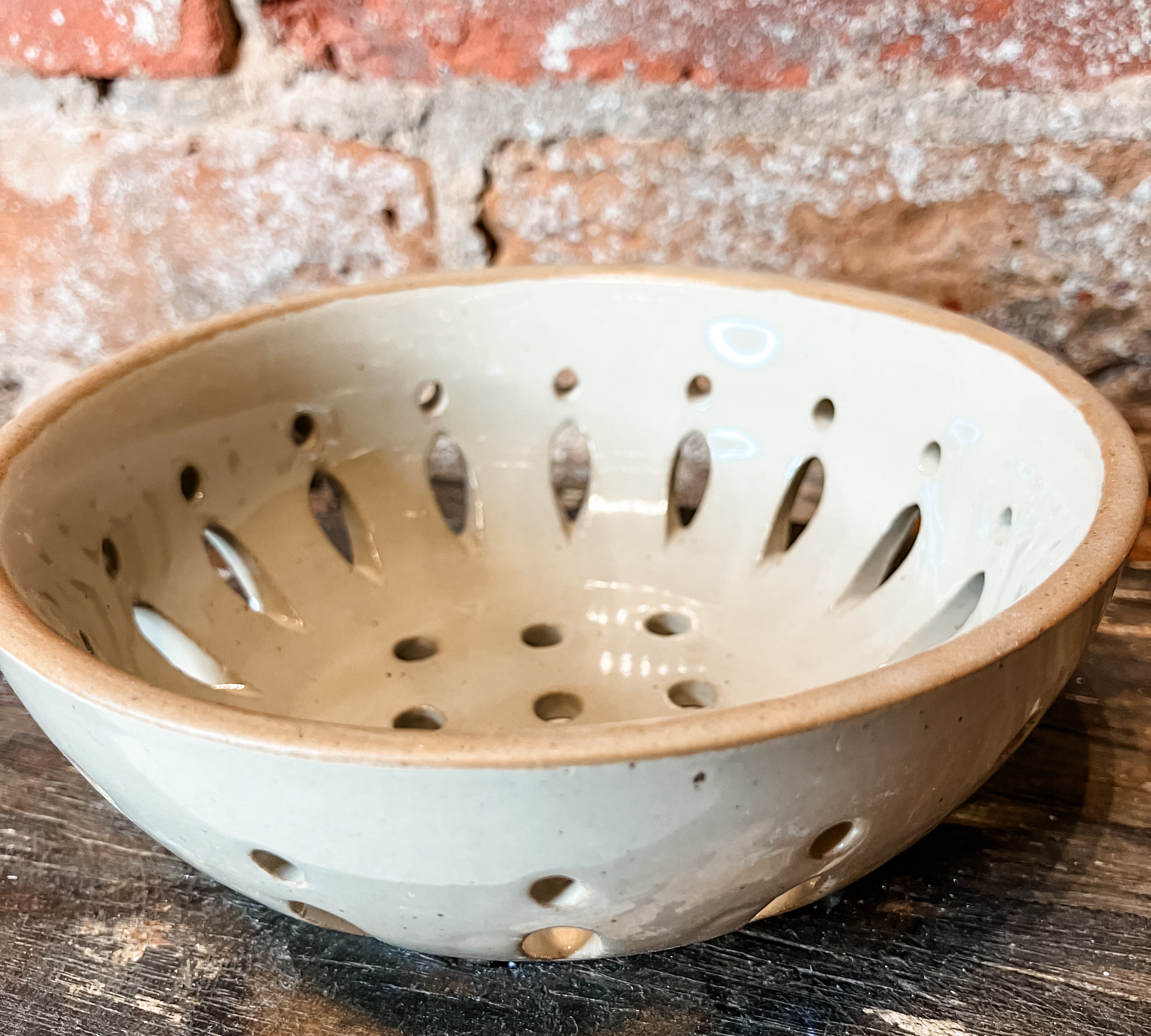 Stoneware Berry Bowl 5"x2"