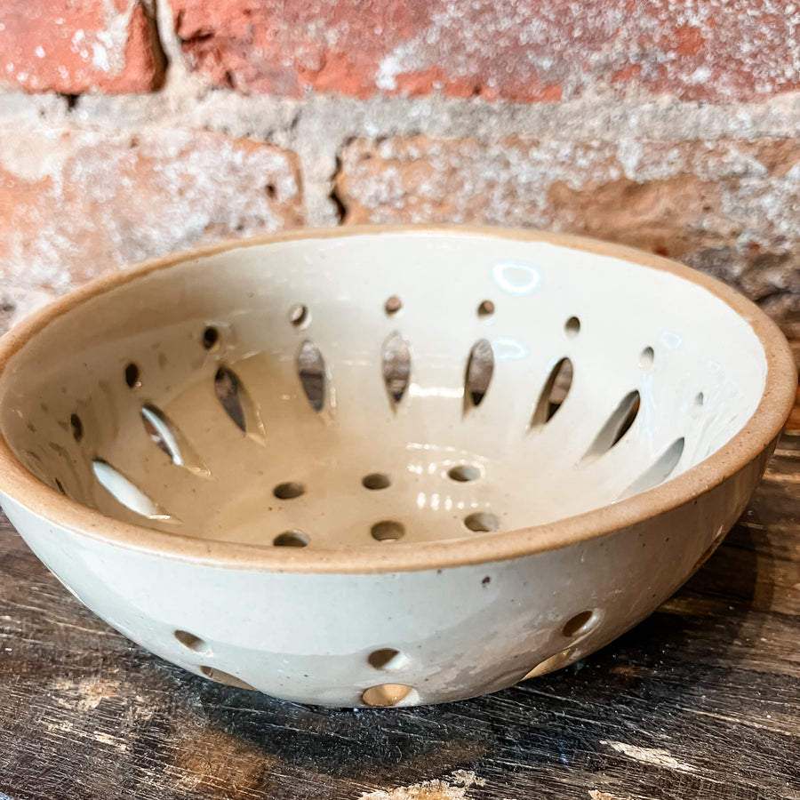 Stoneware Berry Bowl 5"x2"