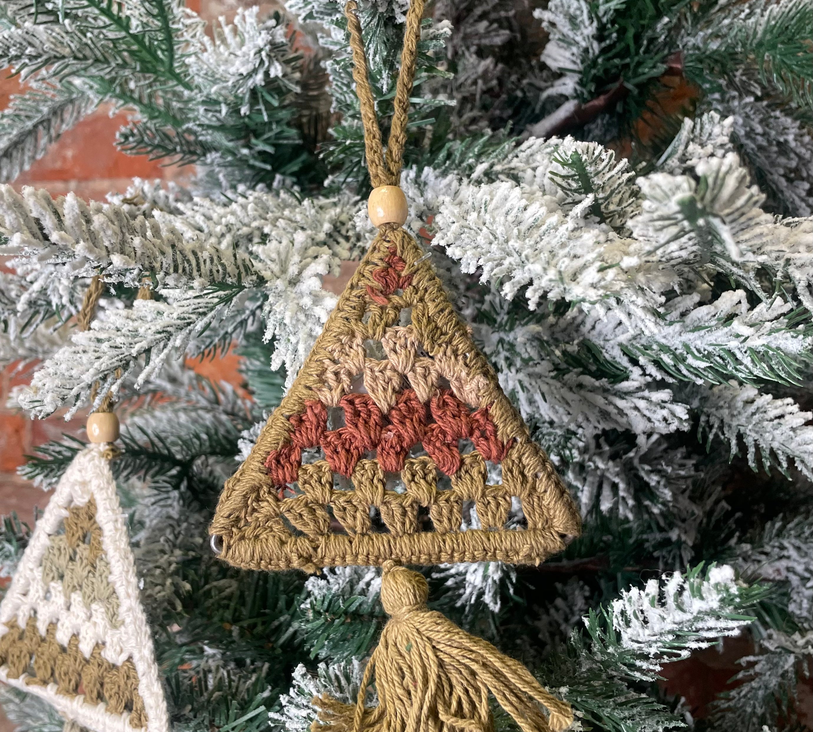 Crochet Tree w/ Wood Bead & Tassel Orn 4”