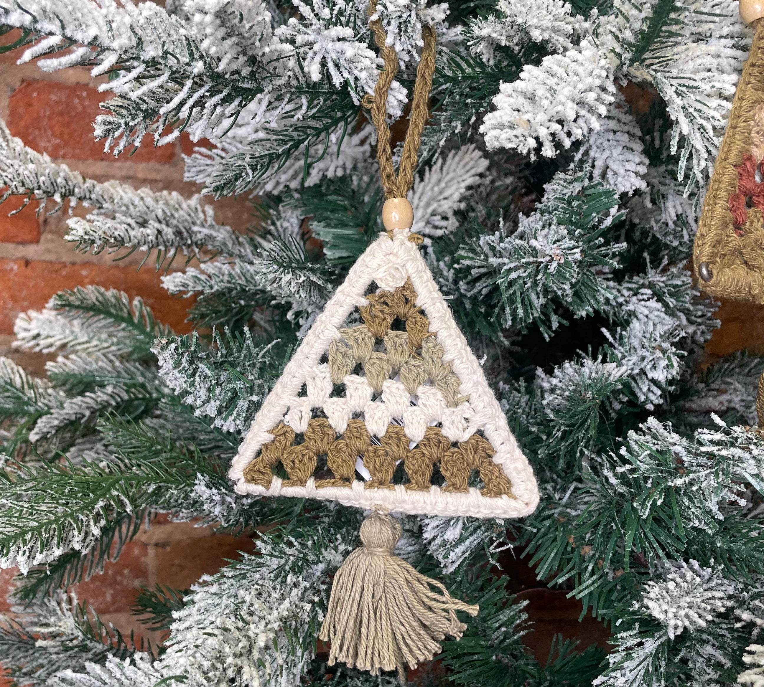 Crochet Tree w/ Wood Bead & Tassel Orn 4”