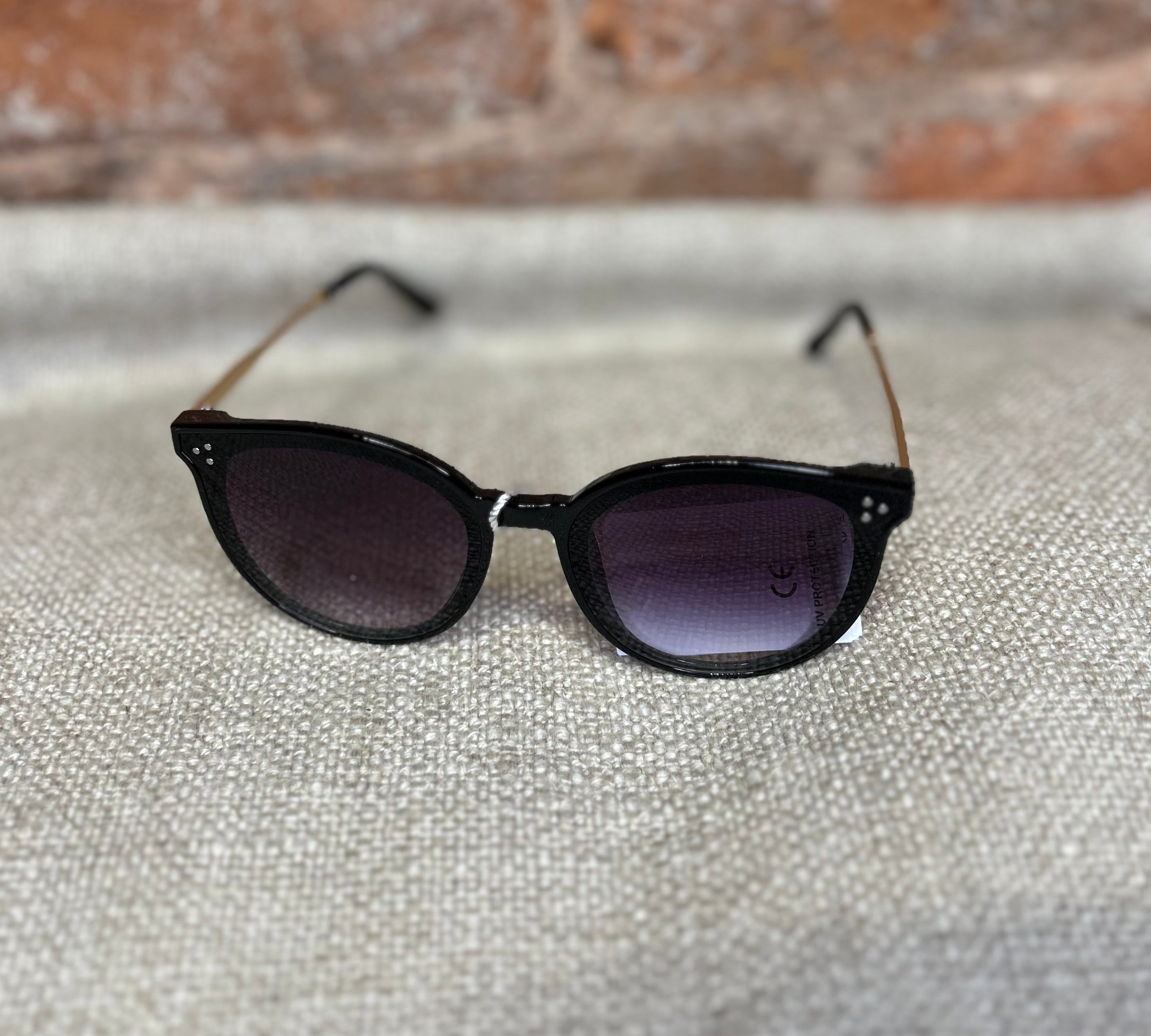 Round Shape Frame Sunglasses w/Metal Stem