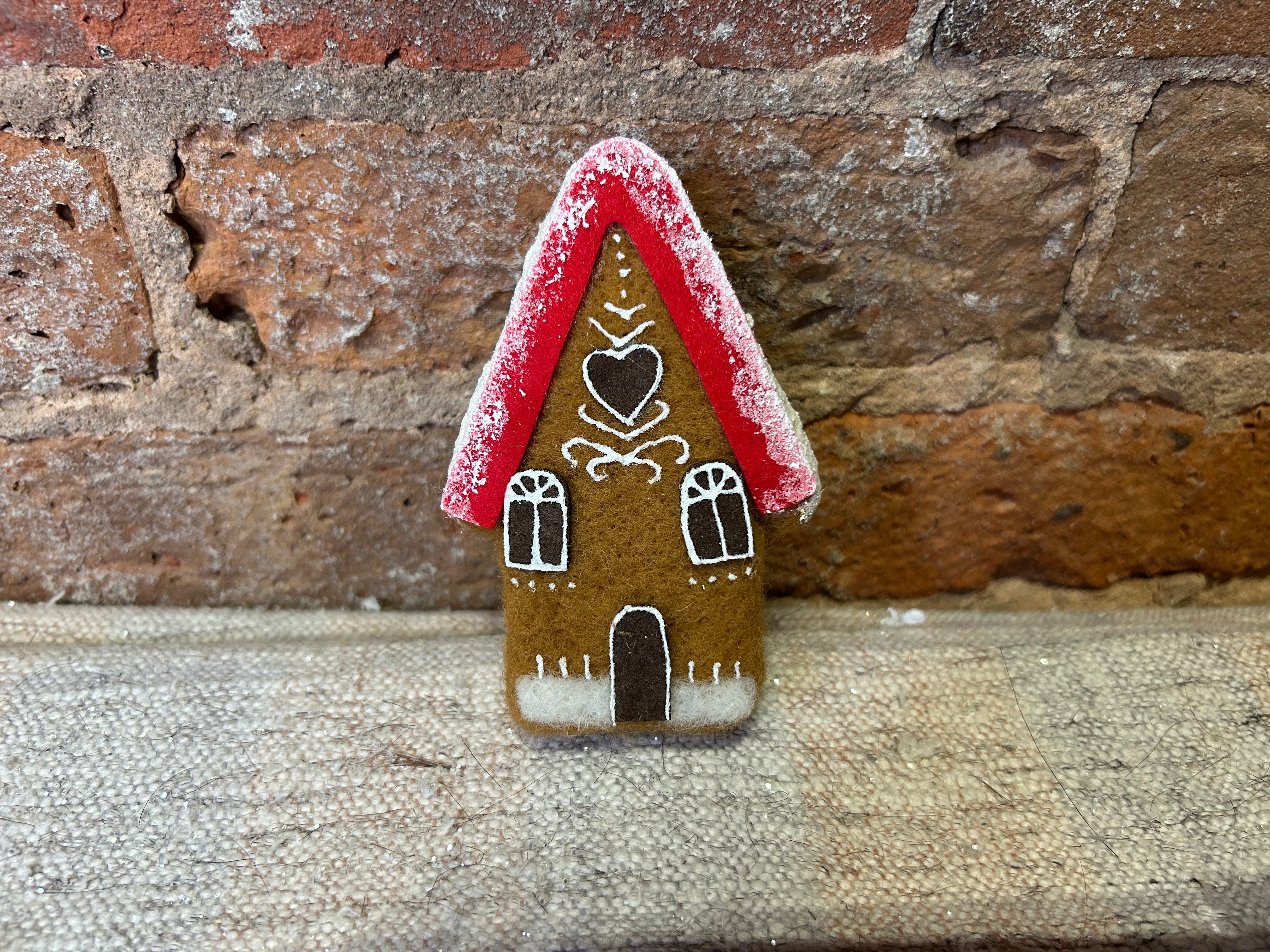 Wool Gingerbread House w/ Red Orn 4.5”