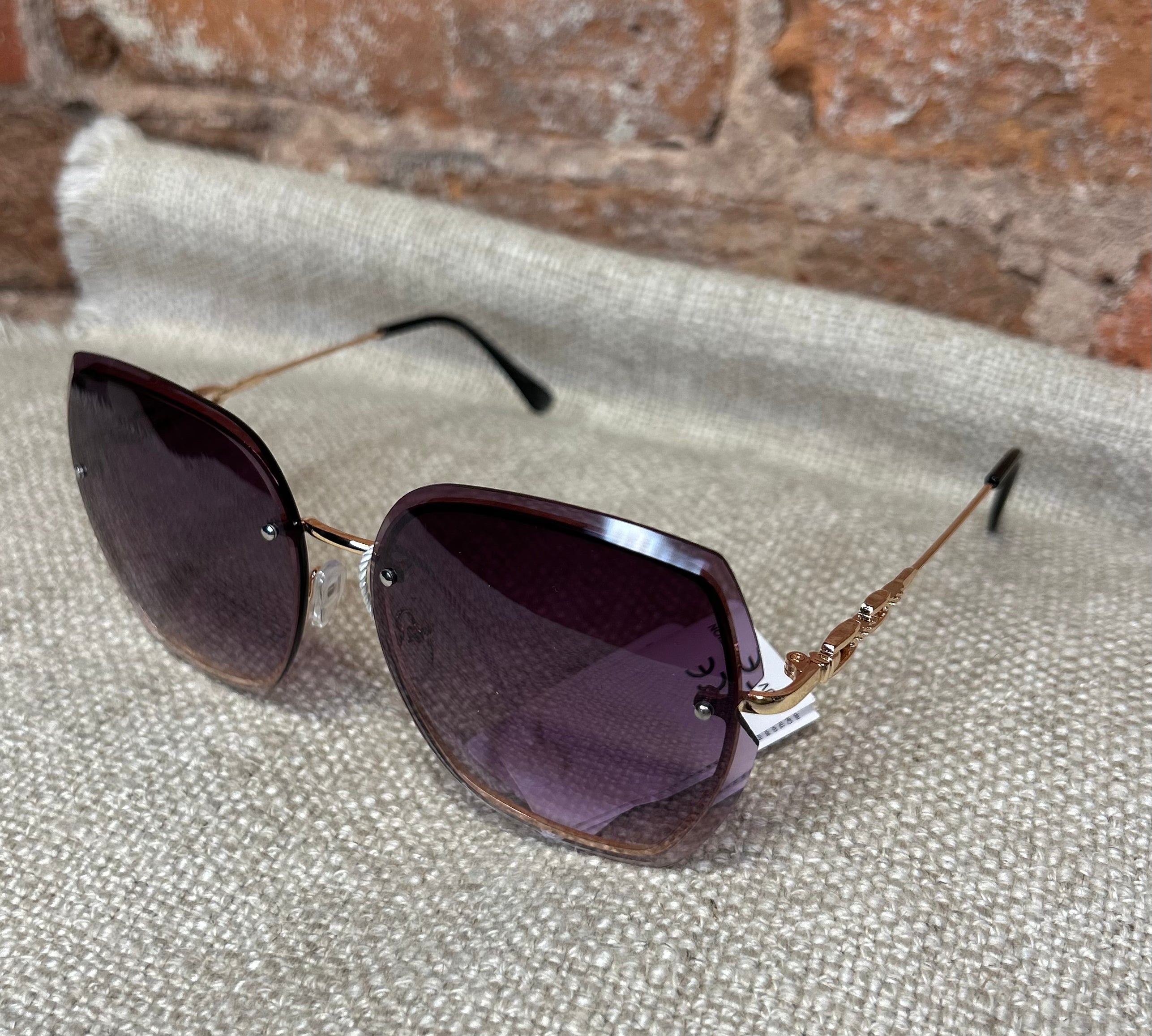 Eccentric Rimless Sunglasses