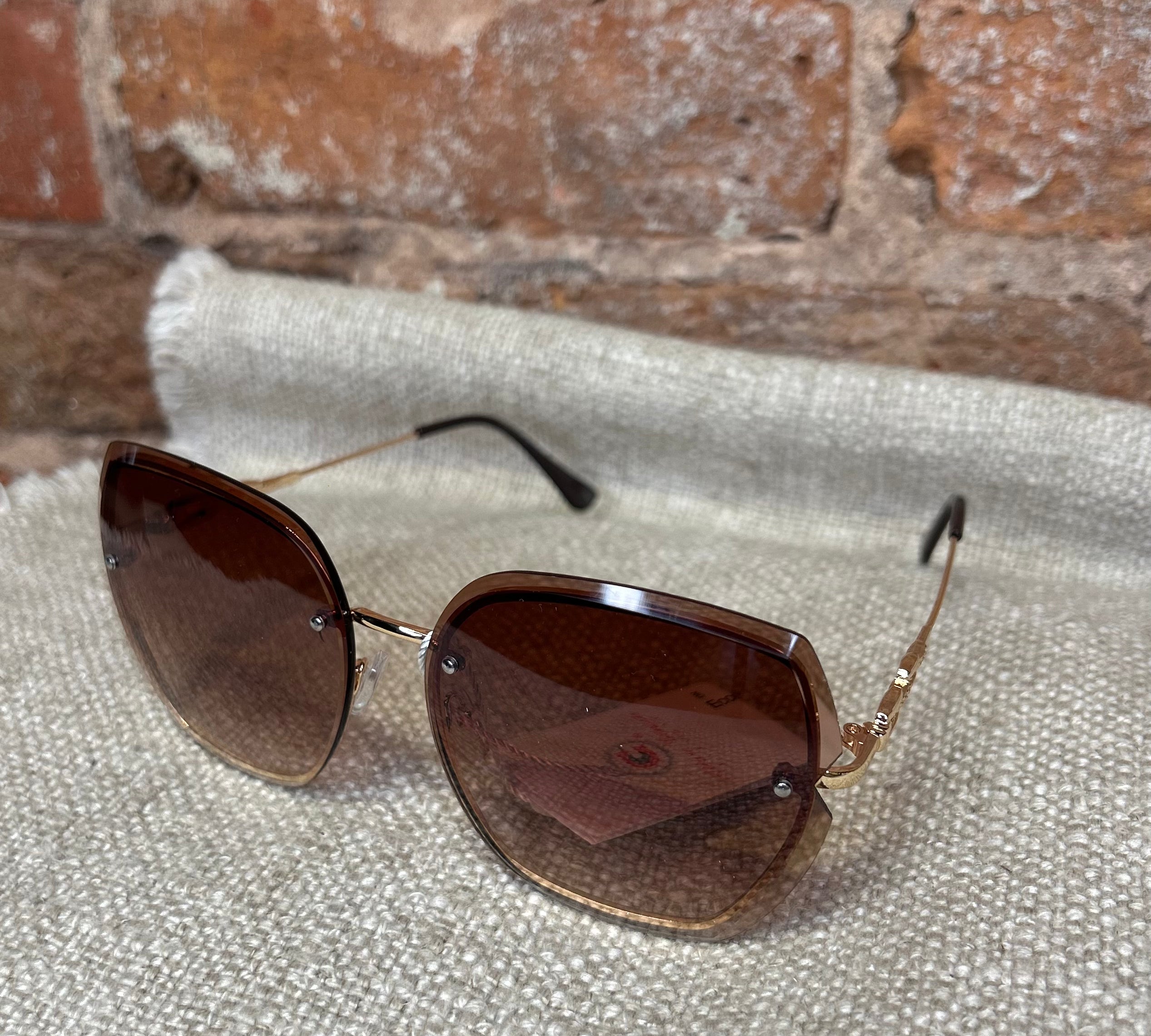 Eccentric Rimless Sunglasses