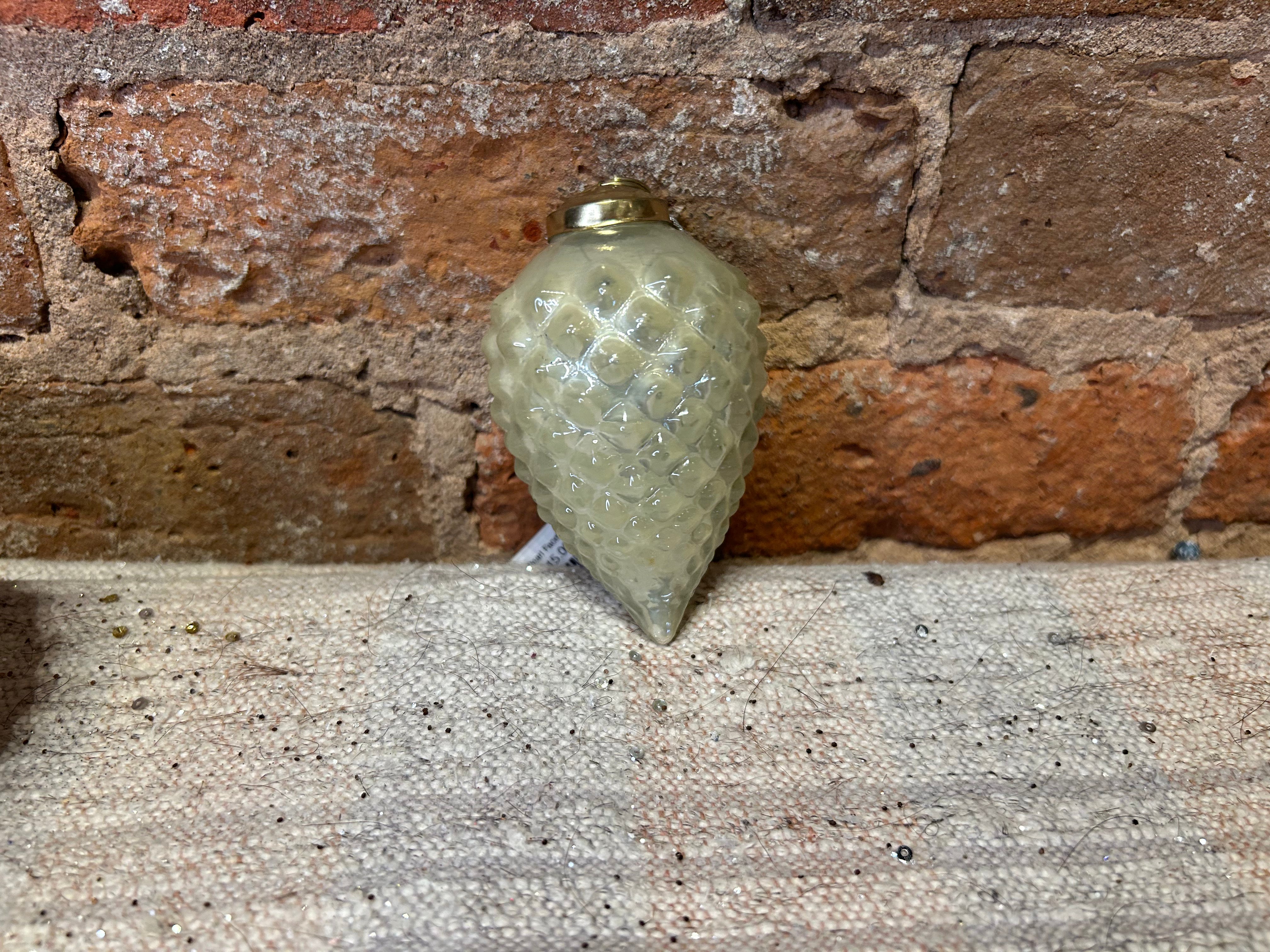 Cream/Pearl Faceted Kugel w/ Gold Orn 4”