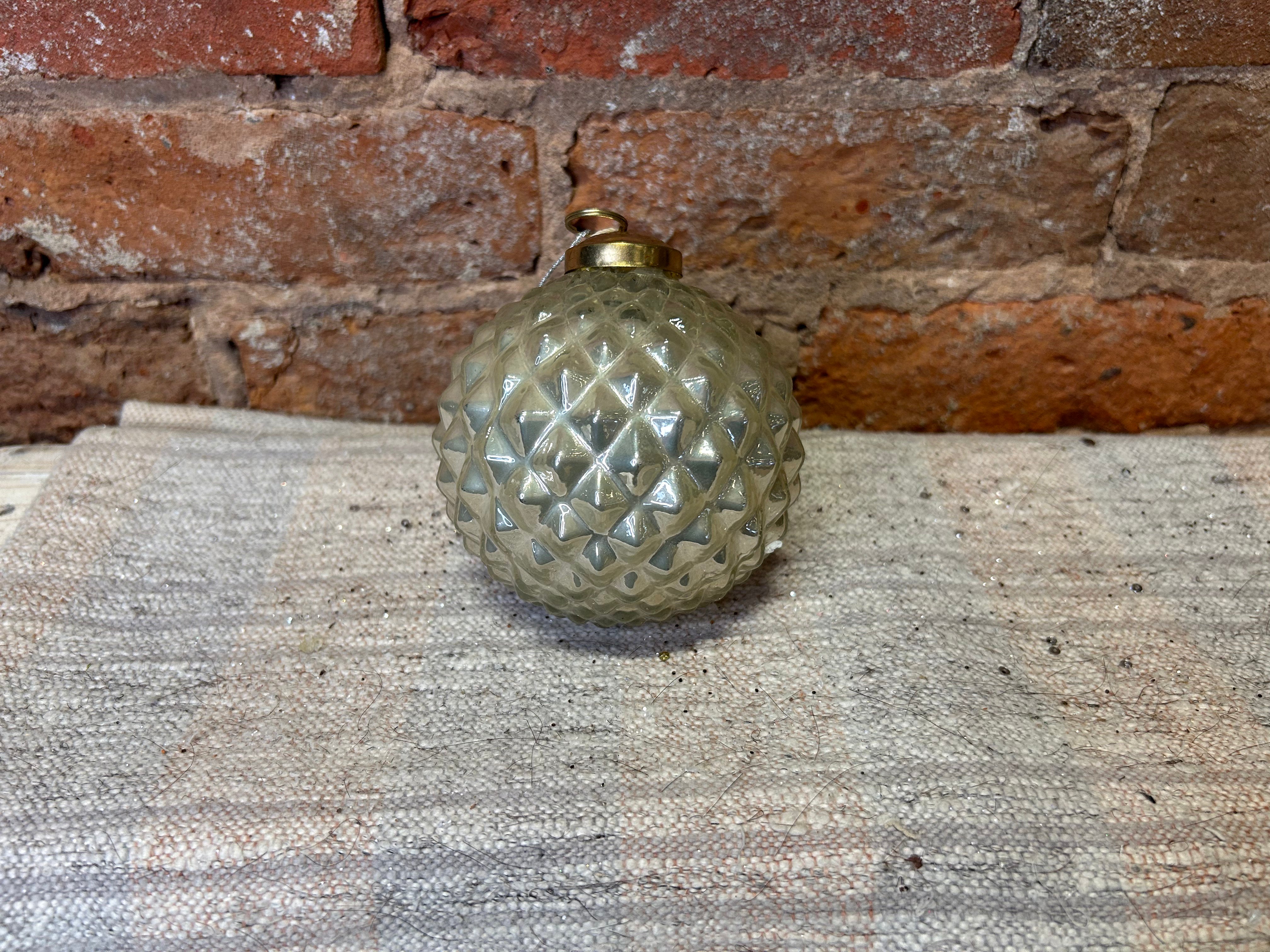 Cream/Pearl Faceted Kugel w/ Gold Orn 4”