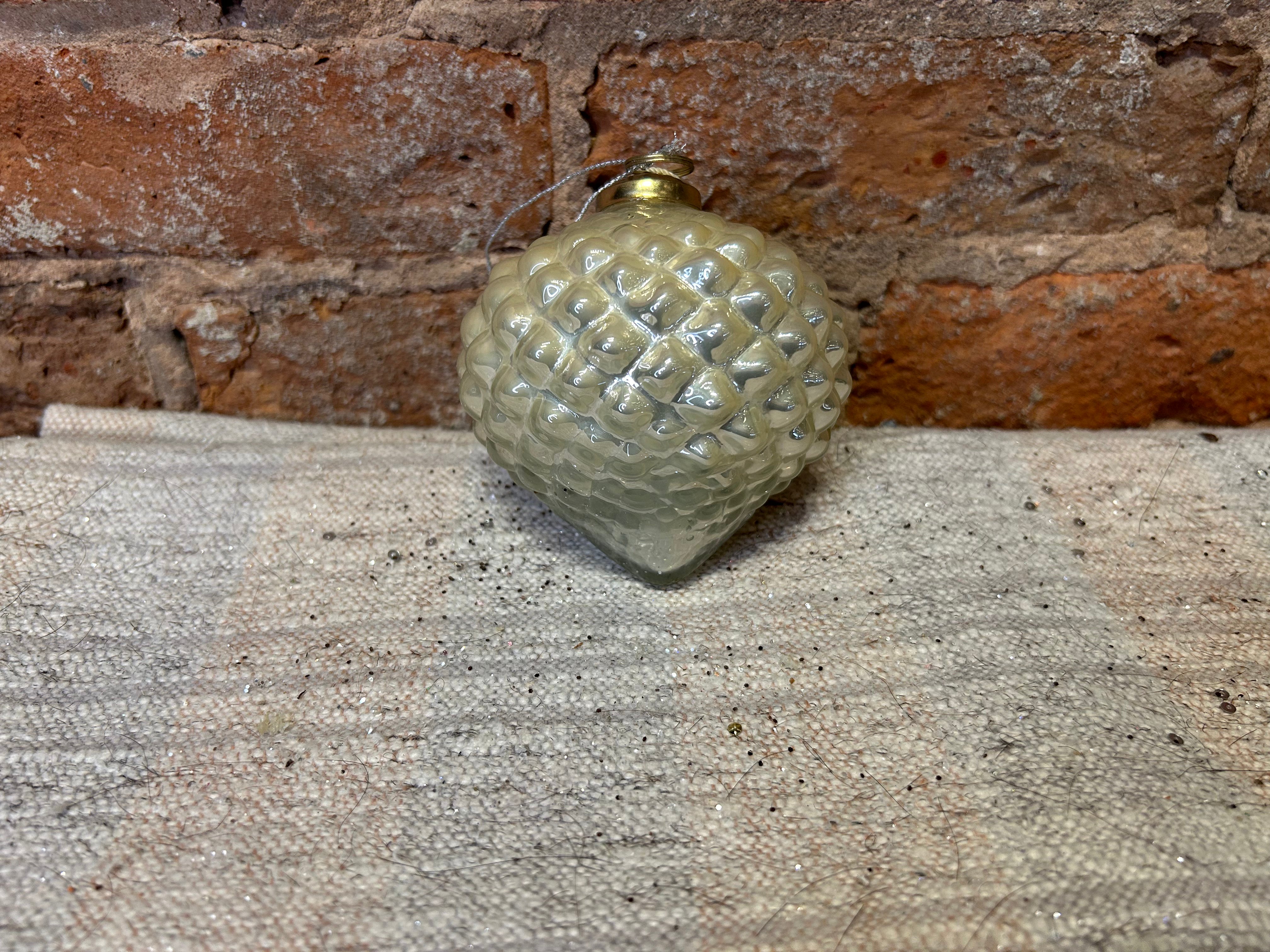 Cream/Pearl Faceted Kugel w/ Gold Orn 4”