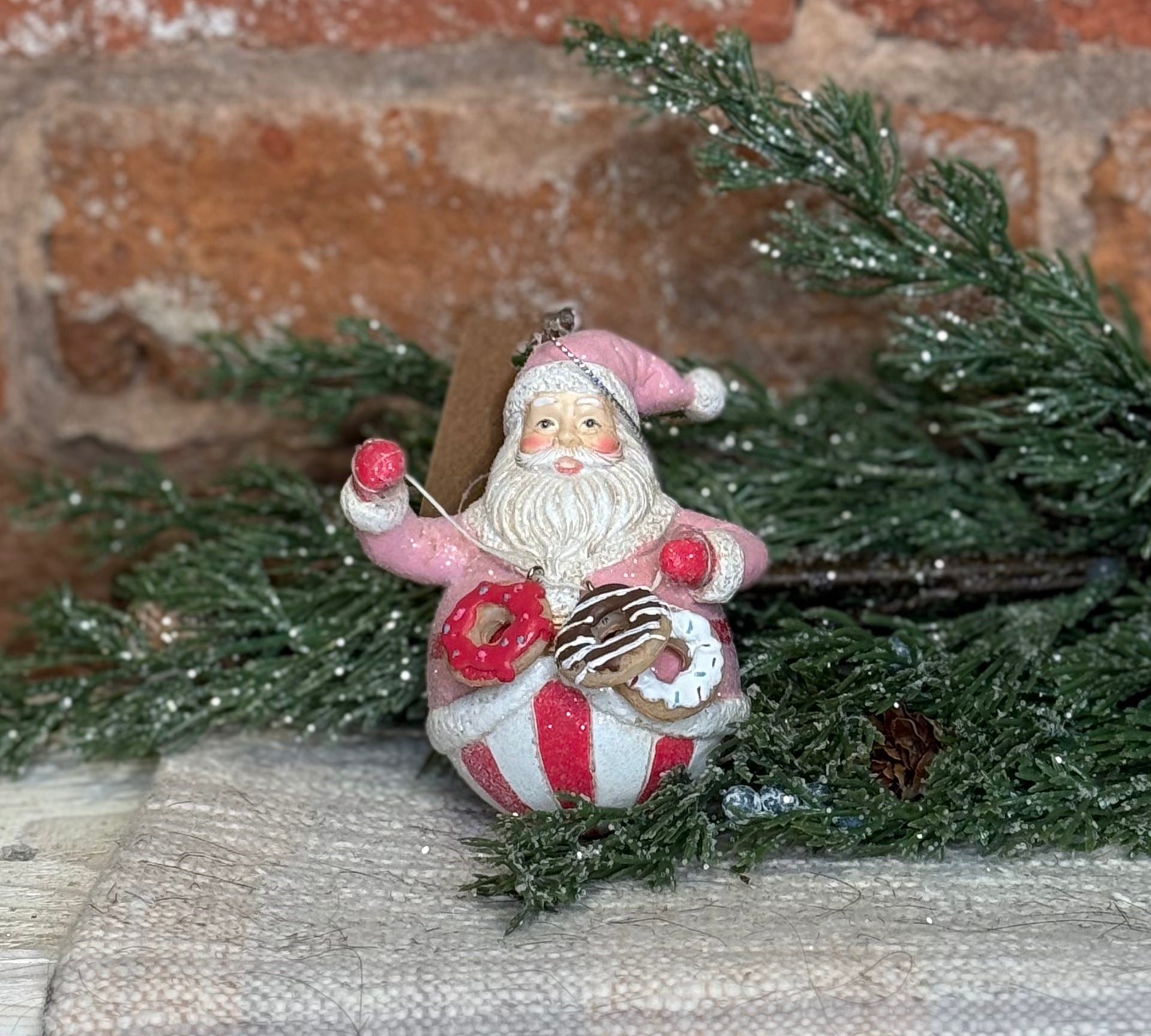 Resin Donut Sweet Santa Orn 4"