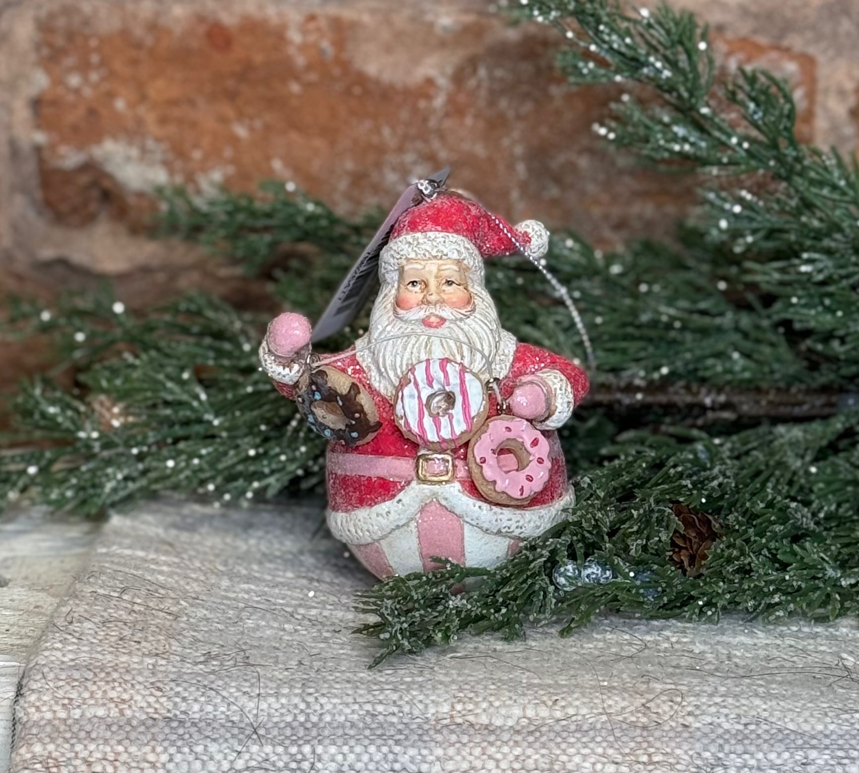 Resin Donut Sweet Santa Orn 4"