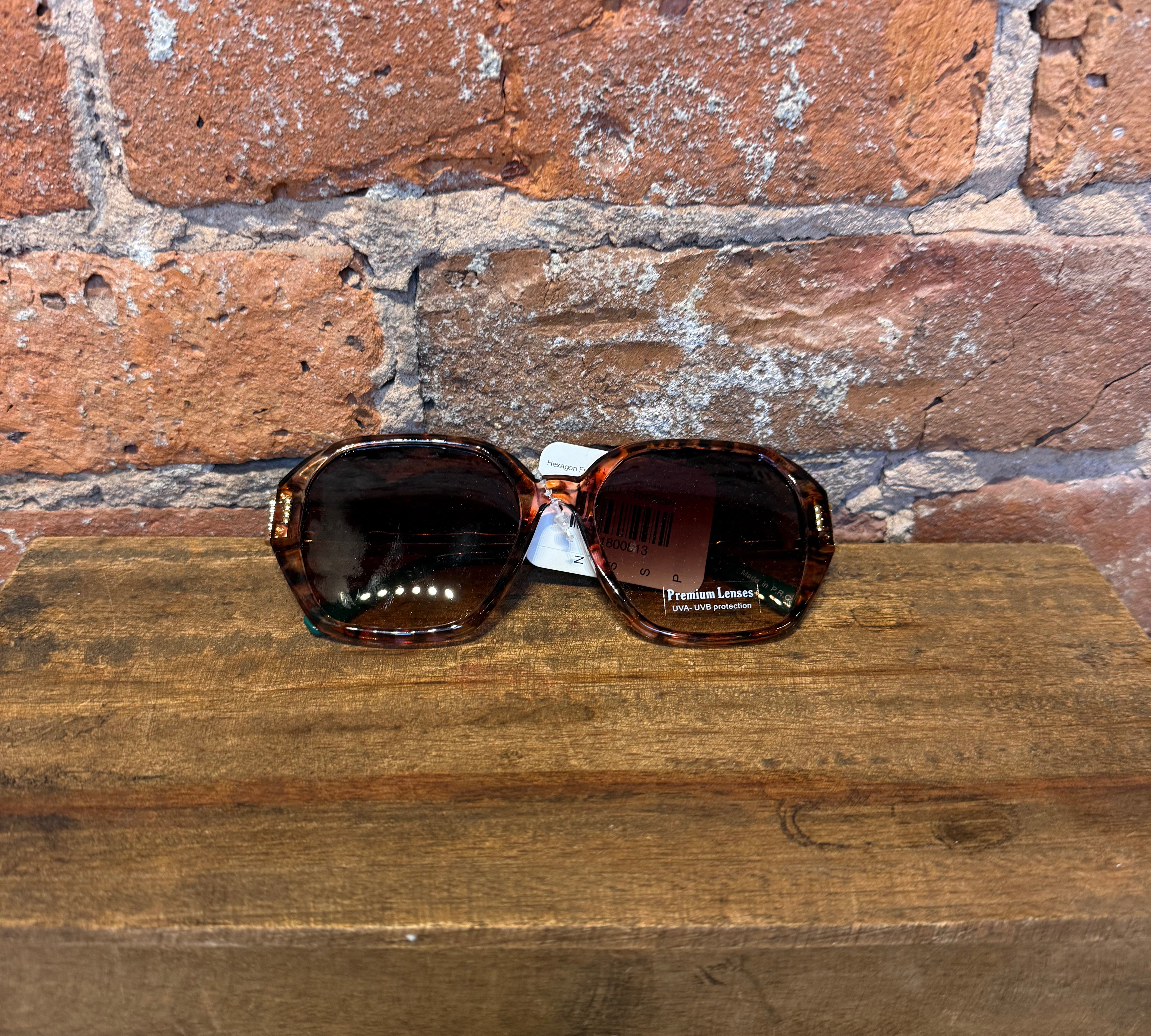 Hexagon Frame Large Lenses Sunglasses w/ Green Stems