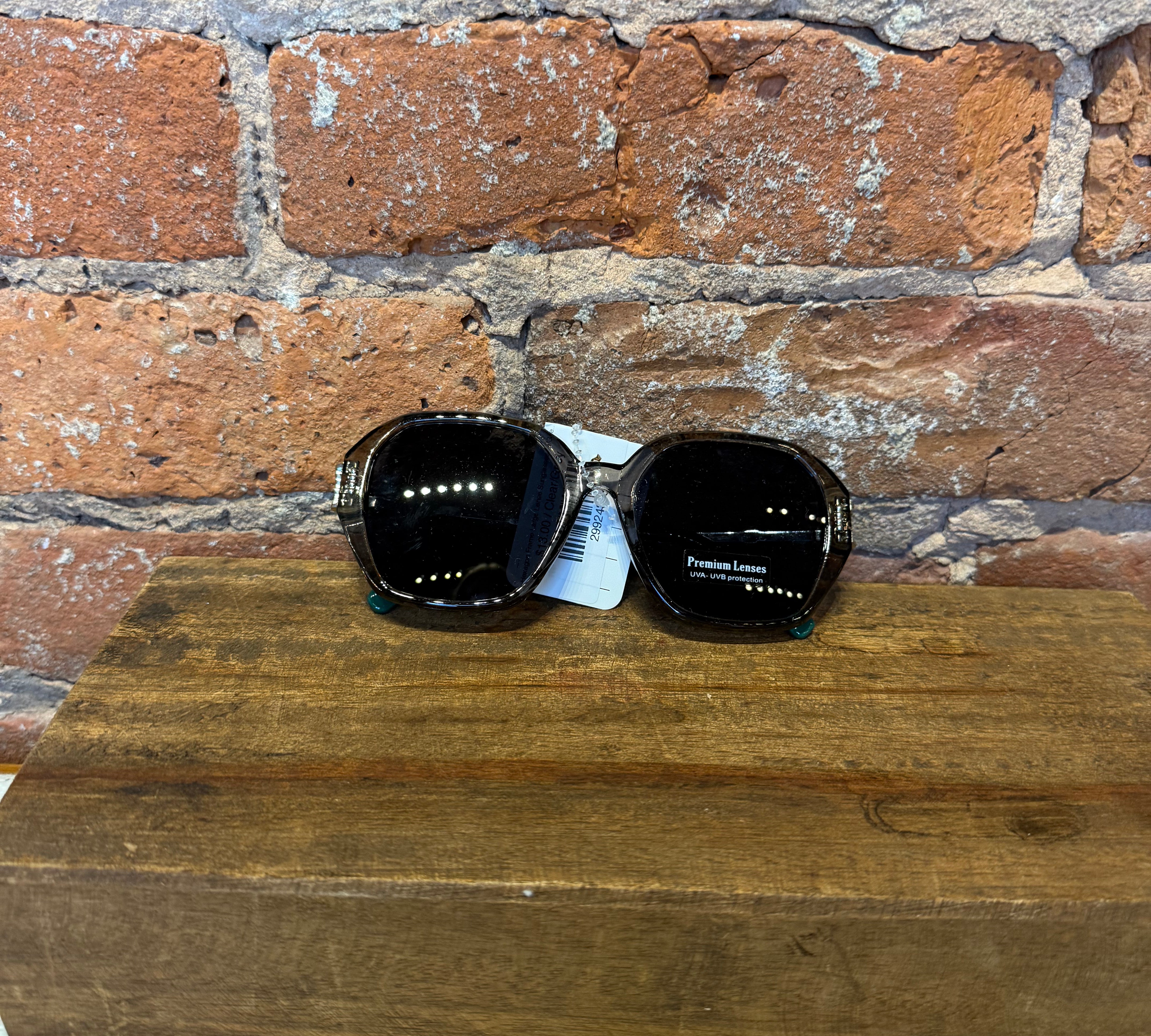 Hexagon Frame Large Lenses Sunglasses w/ Green Stems