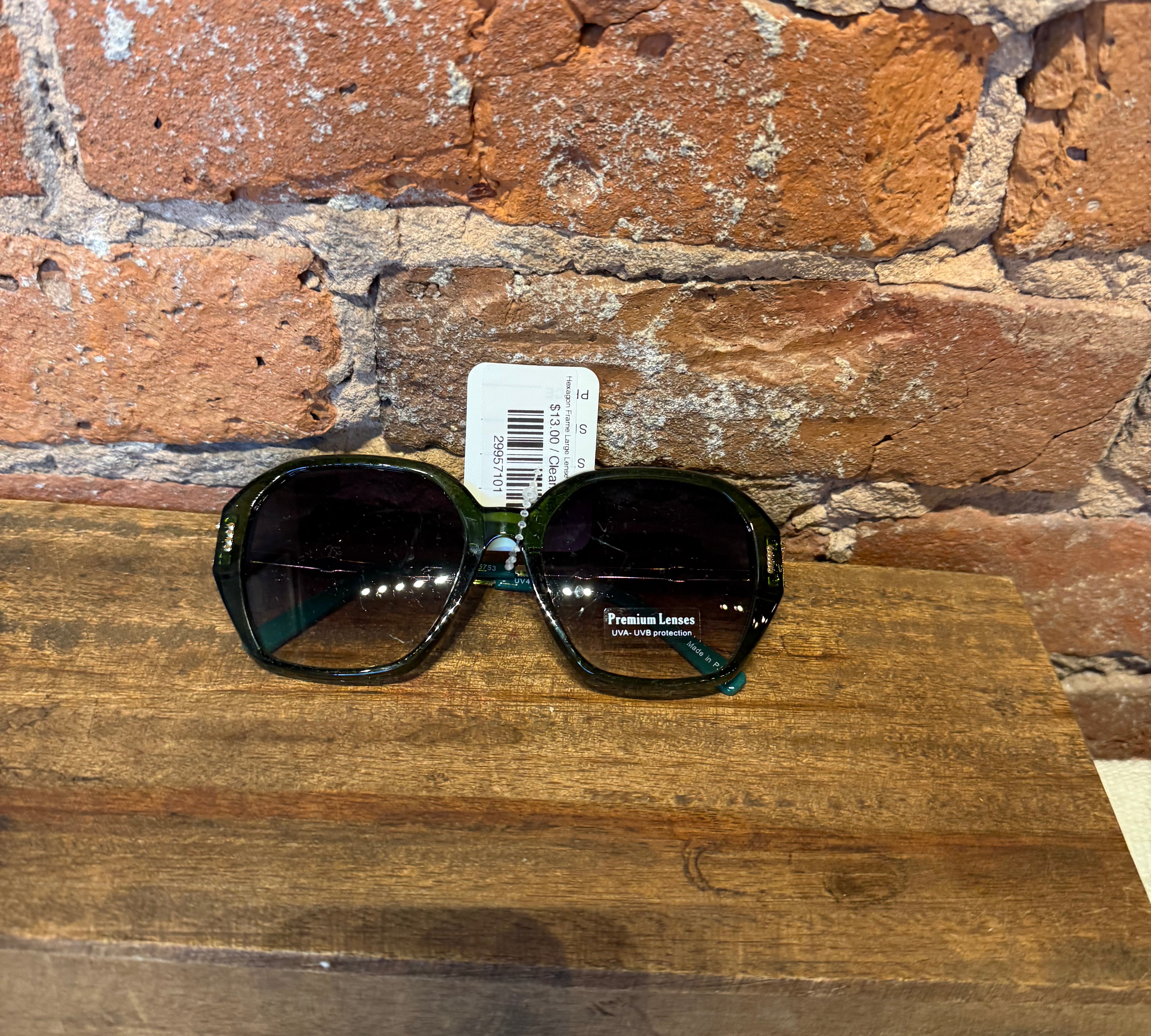 Hexagon Frame Large Lenses Sunglasses w/ Green Stems