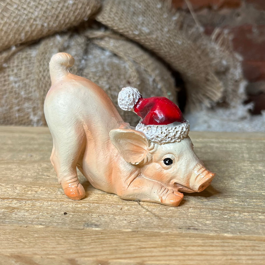 Resin Piglets w/Santa Hat 3”