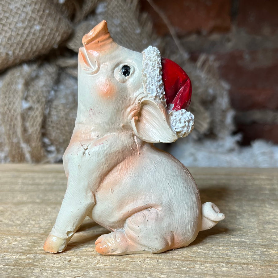 Resin Piglets w/Santa Hat 3”