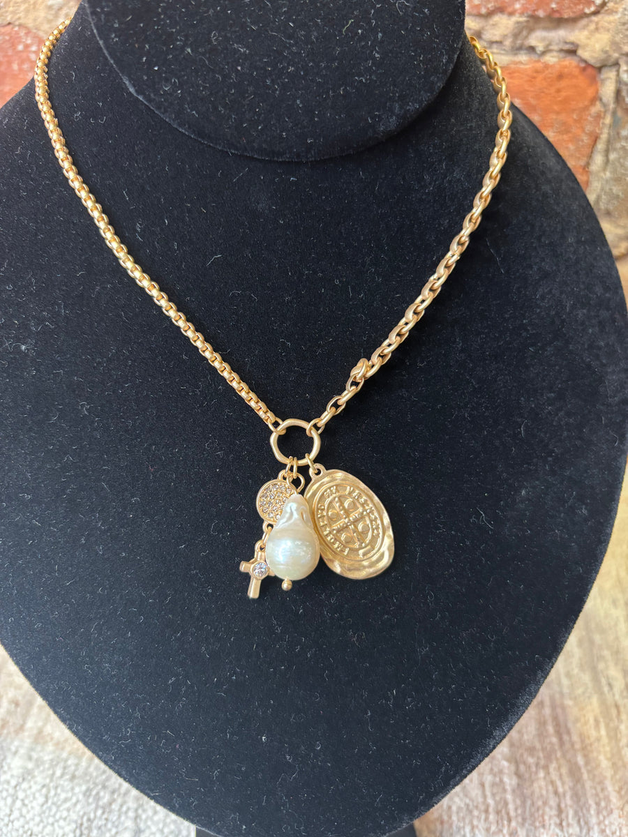 Gold Chain Necklace w/Gold & Pearl Pendant