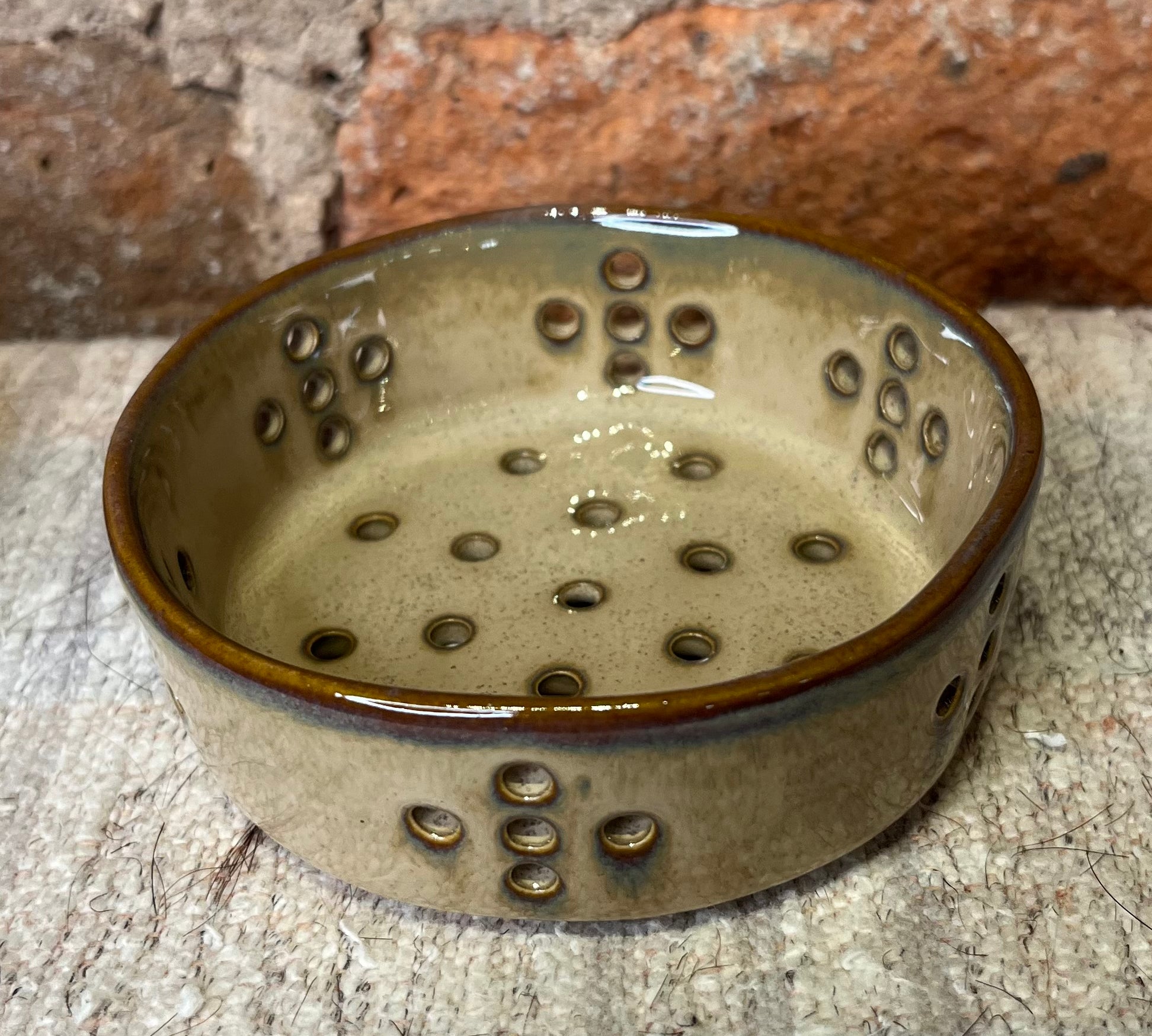 Round Stoneware Berry Bowl 4"