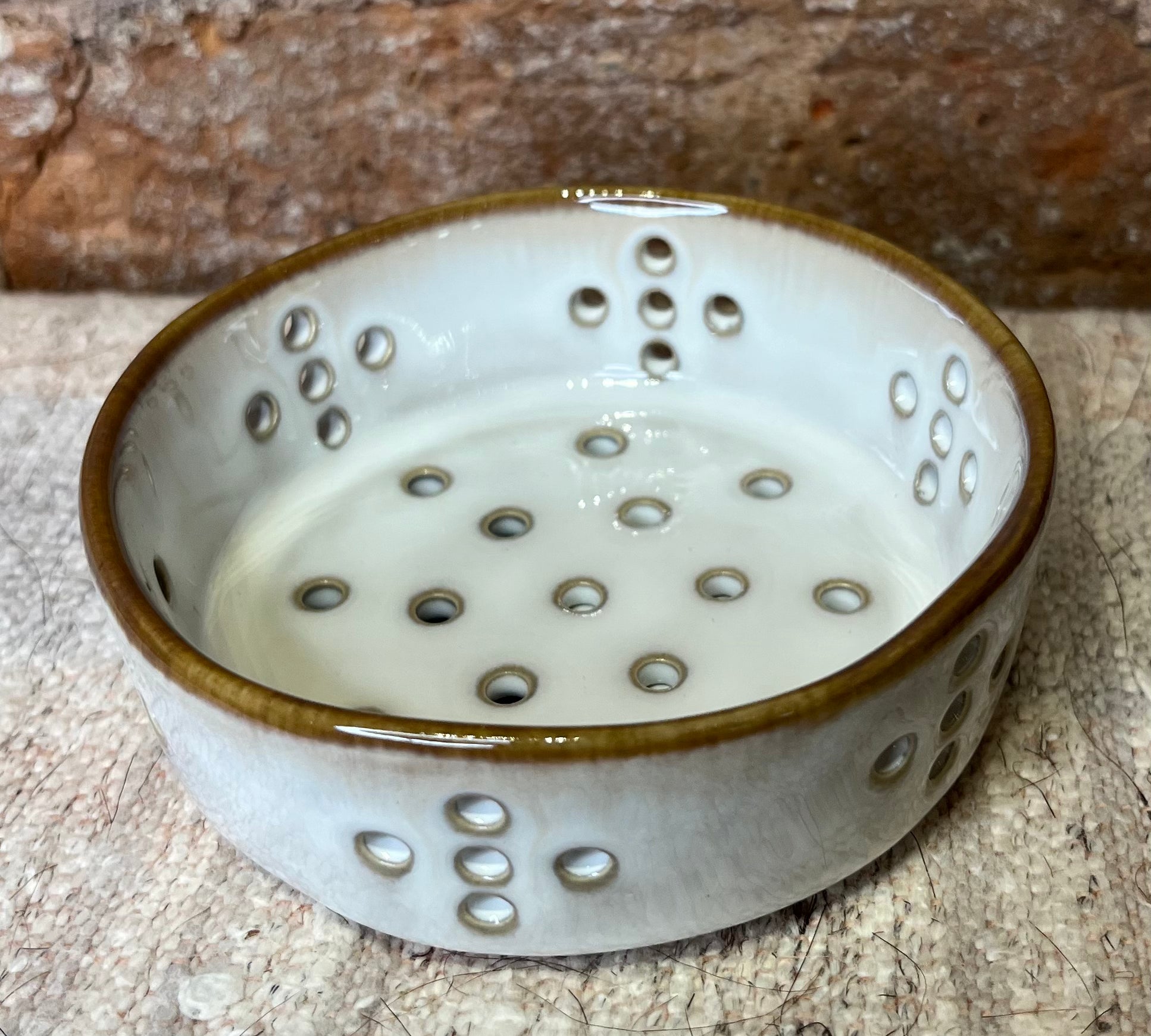 Round Stoneware Berry Bowl 4"