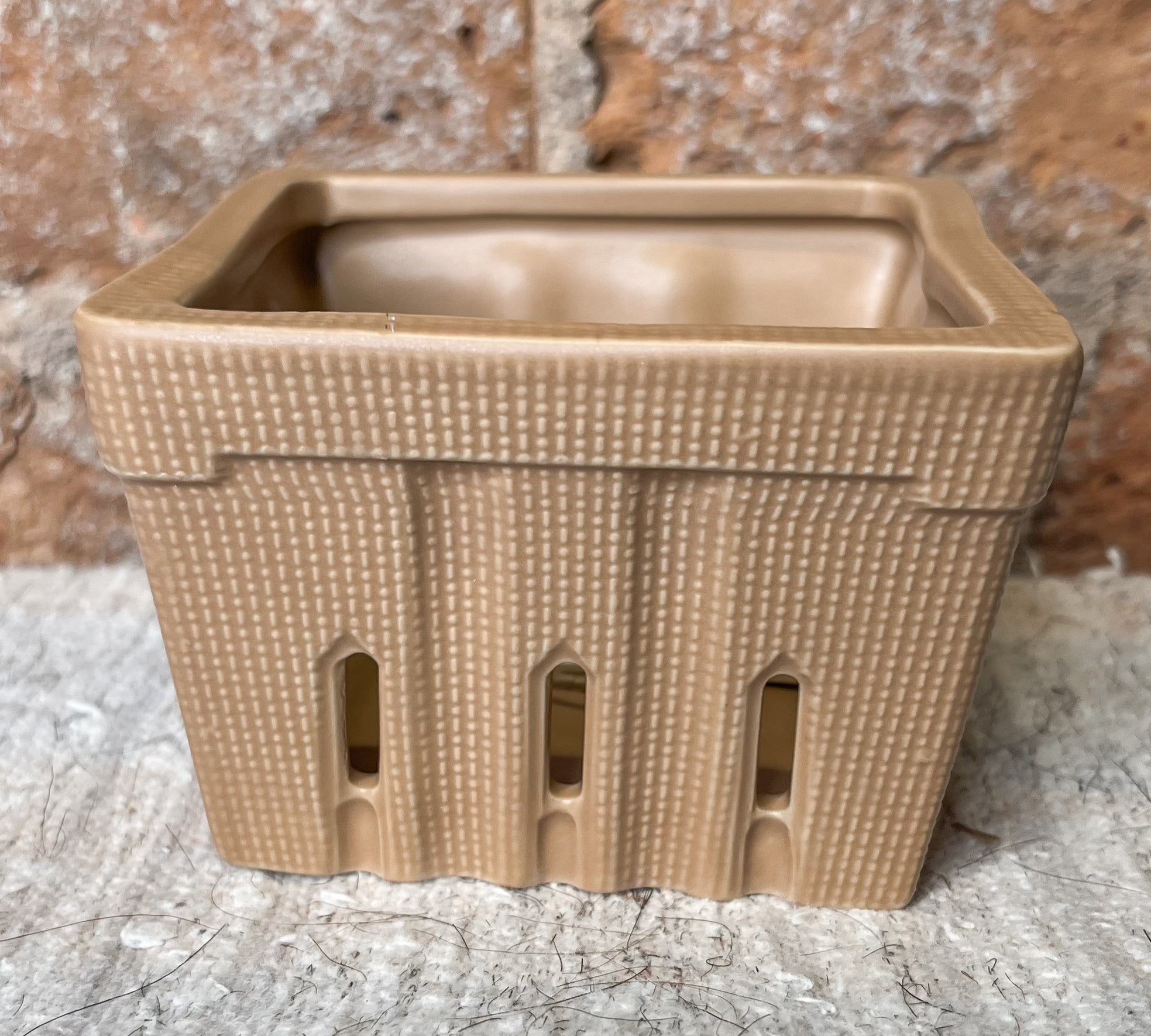 Stoneware Berry Basket 4"