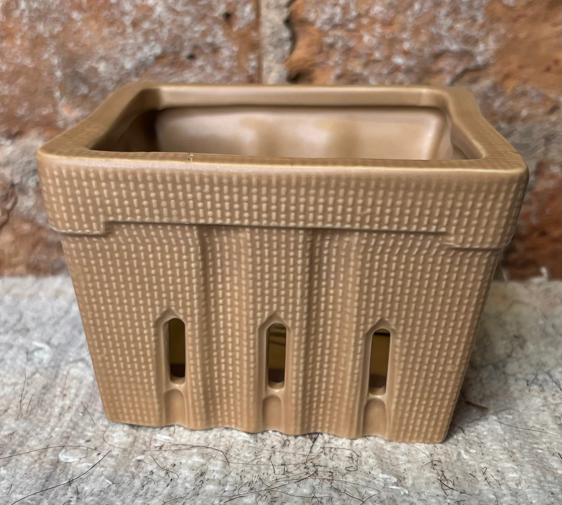 Stoneware Berry Basket 4"