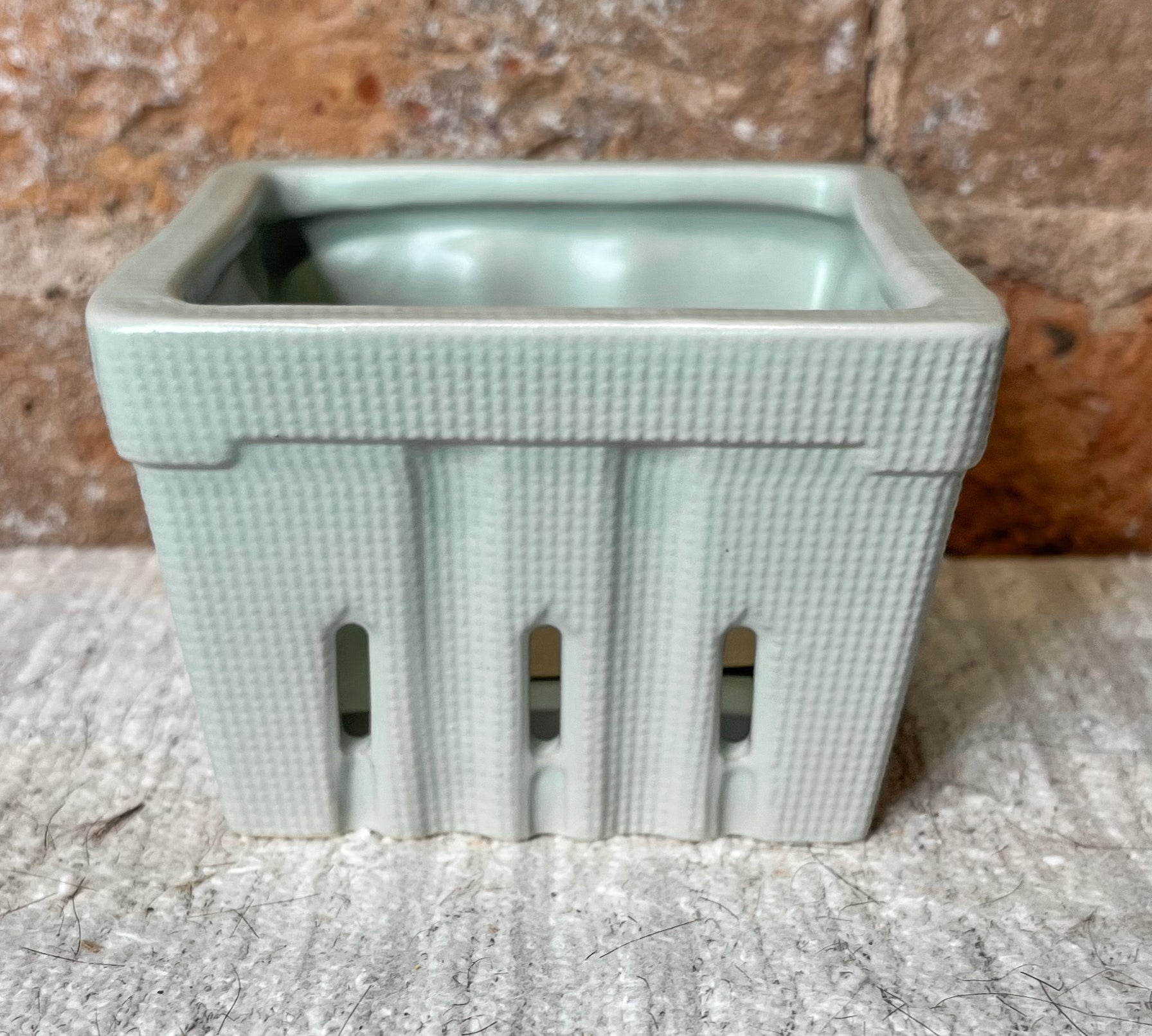 Stoneware Berry Basket 4"