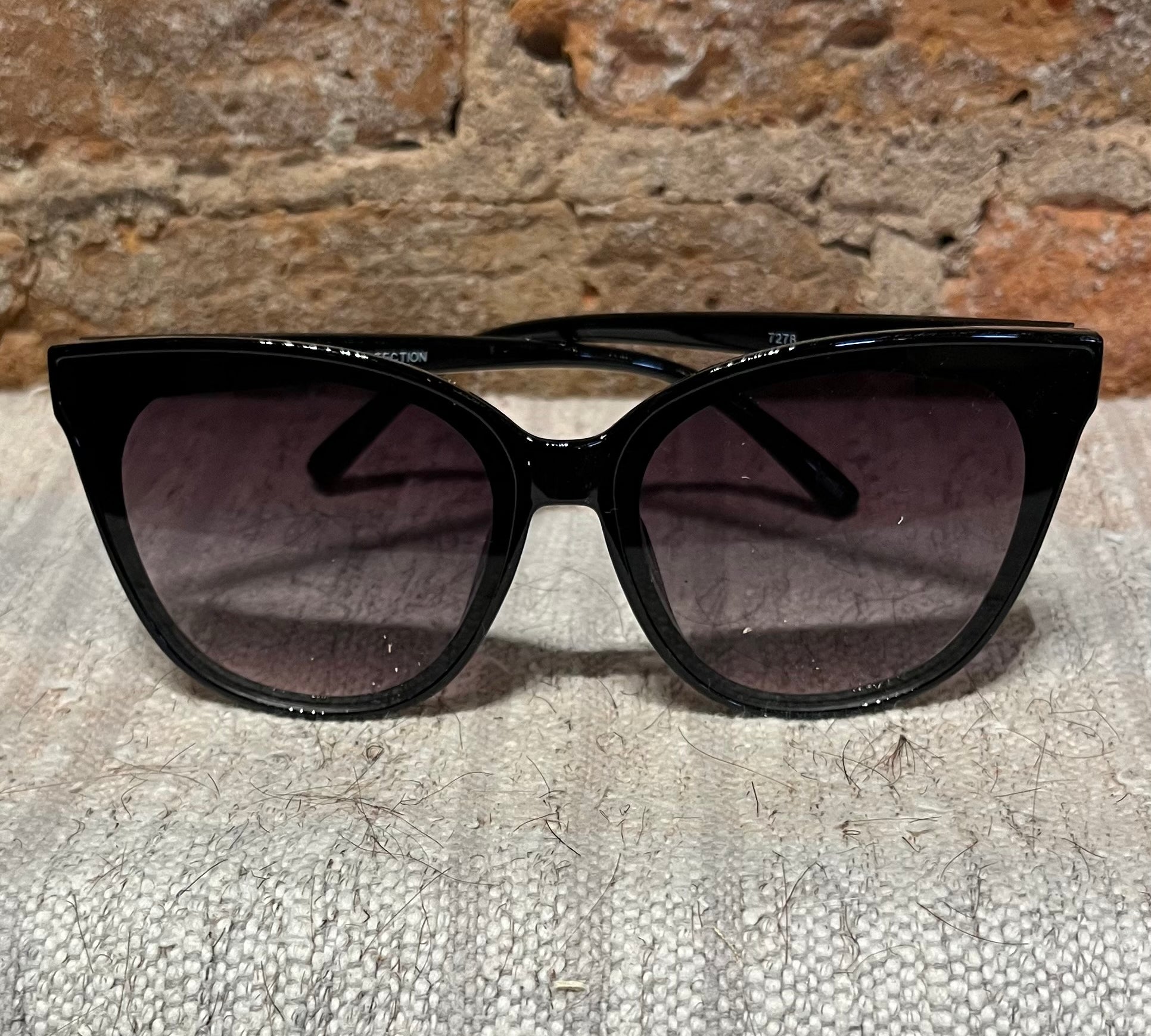 Rounded Wayfarer Sunglasses
